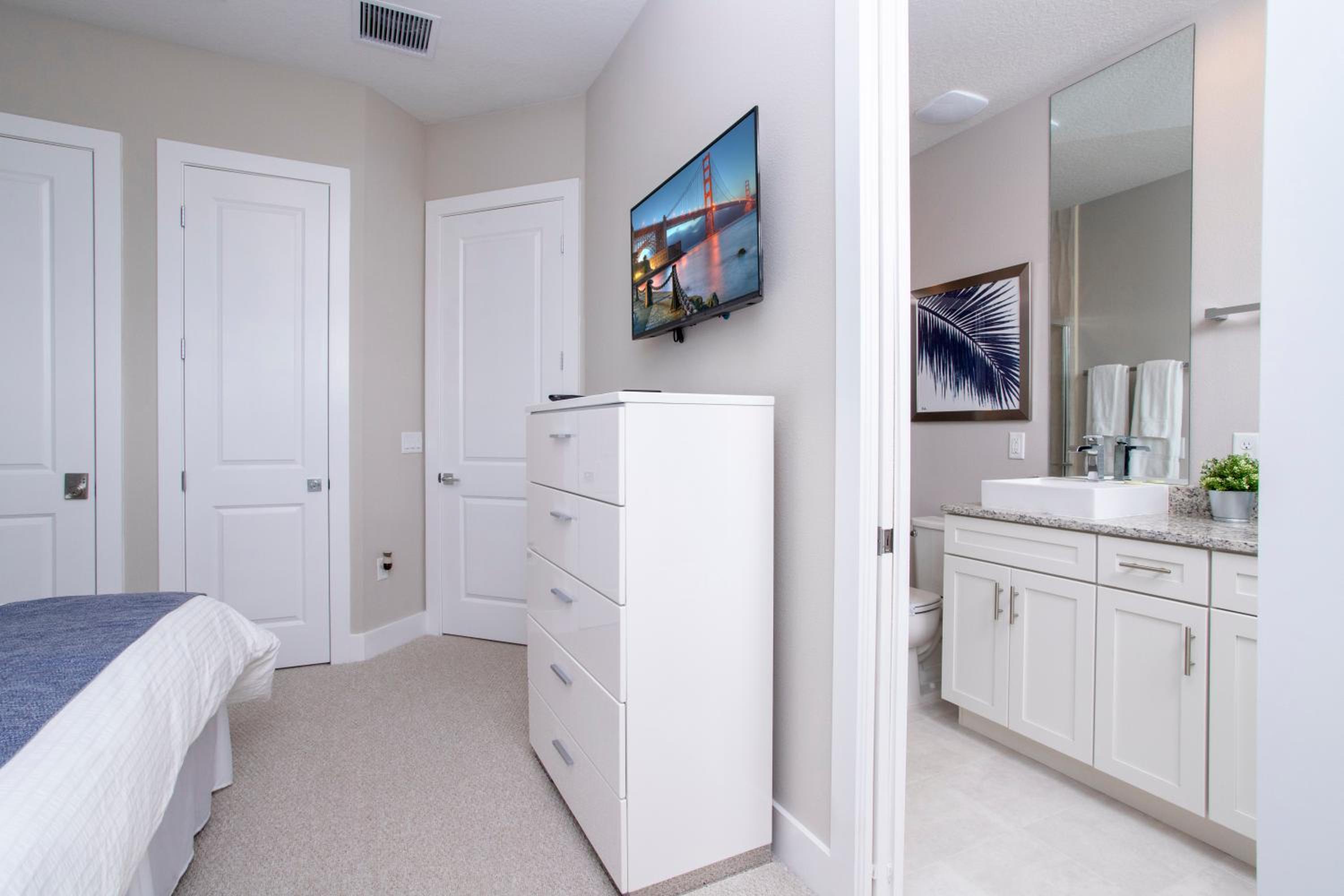 Gorgeous 4 Bedroom Family Friendly Close to Disney 7573