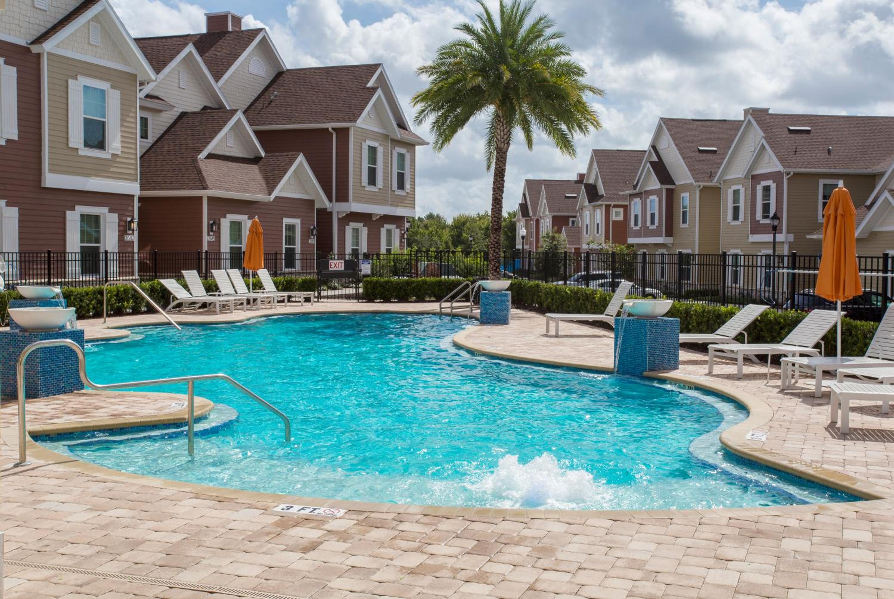 Gorgeous 4 Bedroom Family Friendly Close to Disney 7573