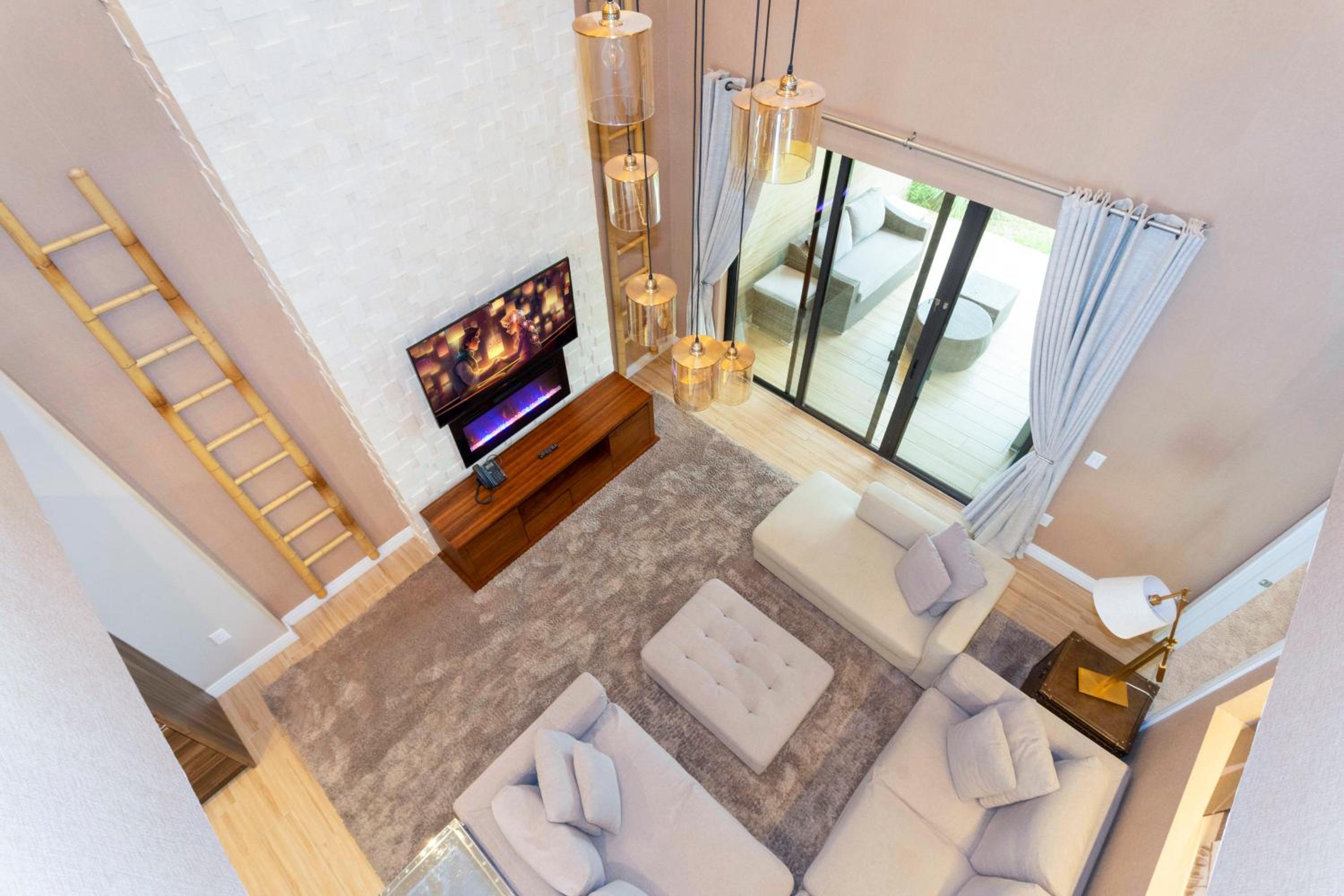 Gorgeous 4Bd Close to Disney @ Magic Village 7581