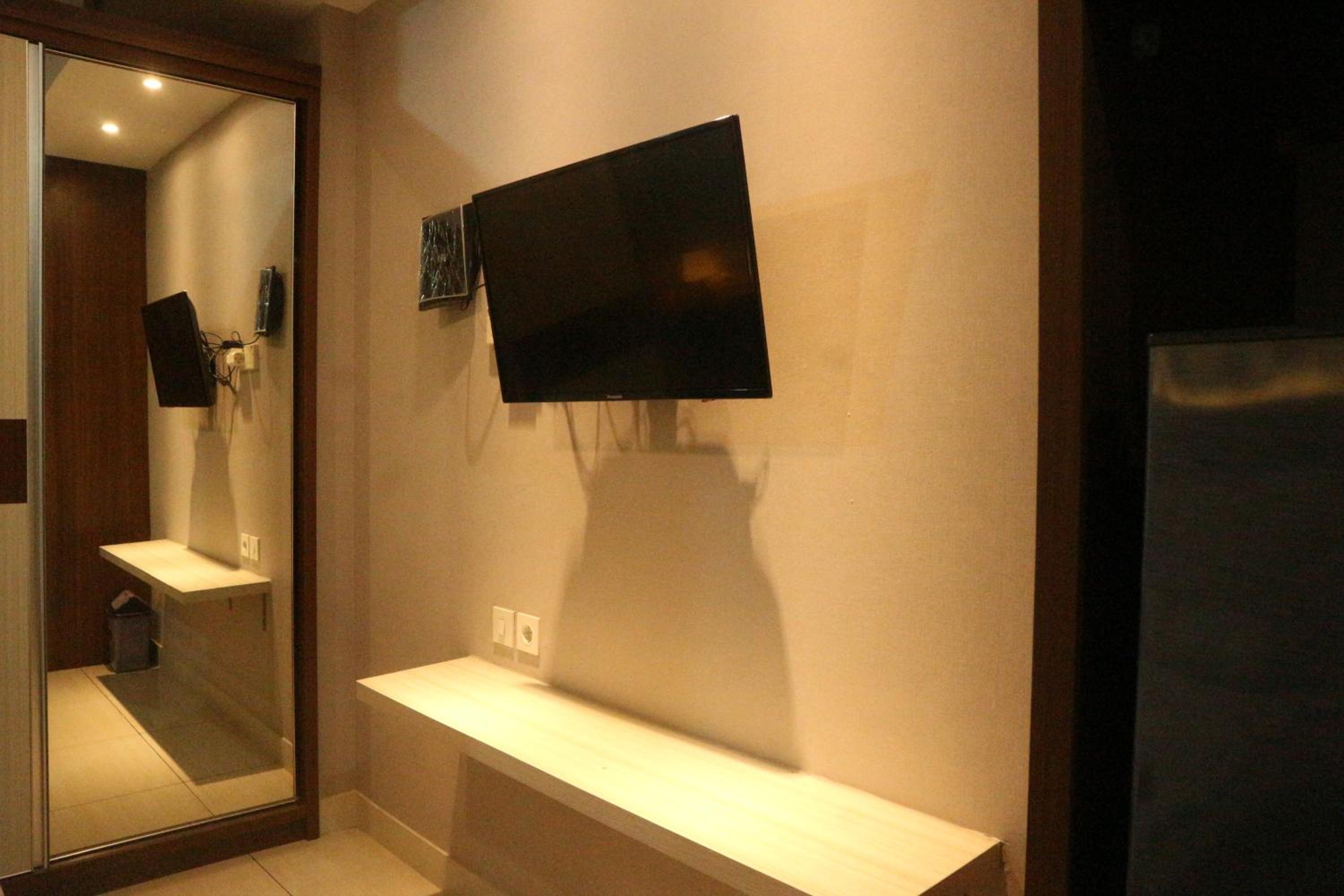 Apartemen The Springlake Summarecon by Cheapinn view 3