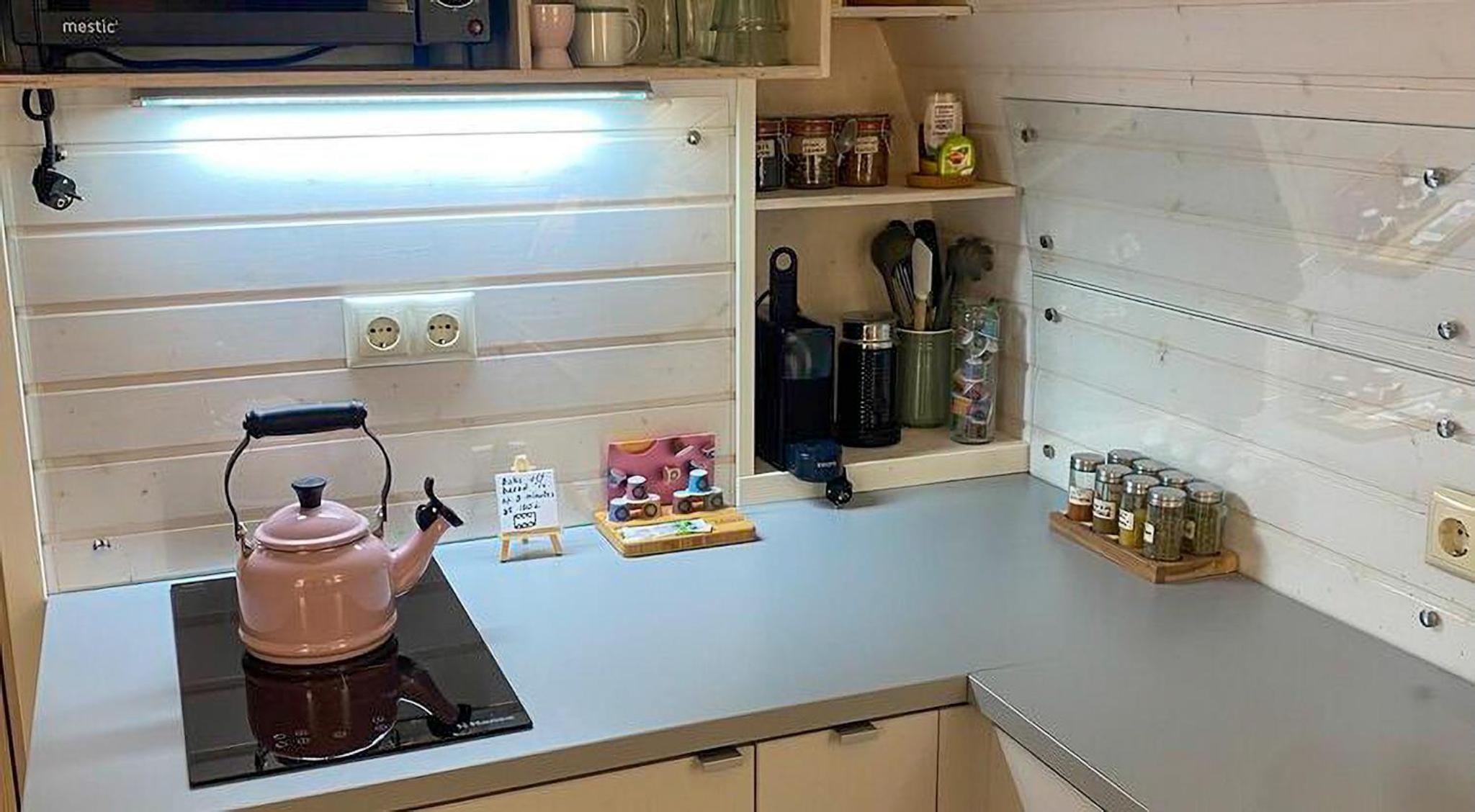 Bed & Wellness Pigs and Pillows with private hottub and sauna and tandembike rental included in price near Amsterdam