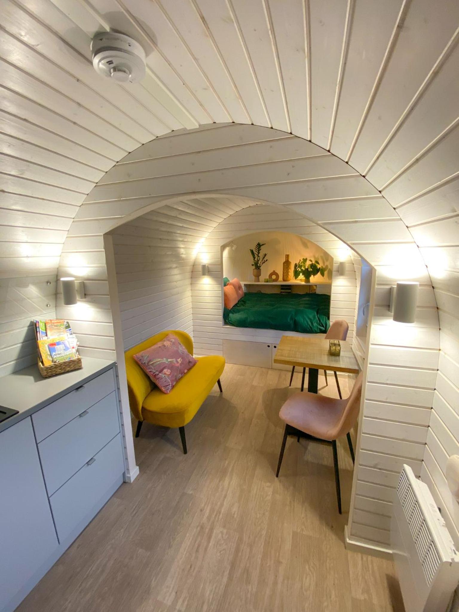 Bed & Wellness Pigs and Pillows with private hottub and sauna and tandembike rental included in price near Amsterdam