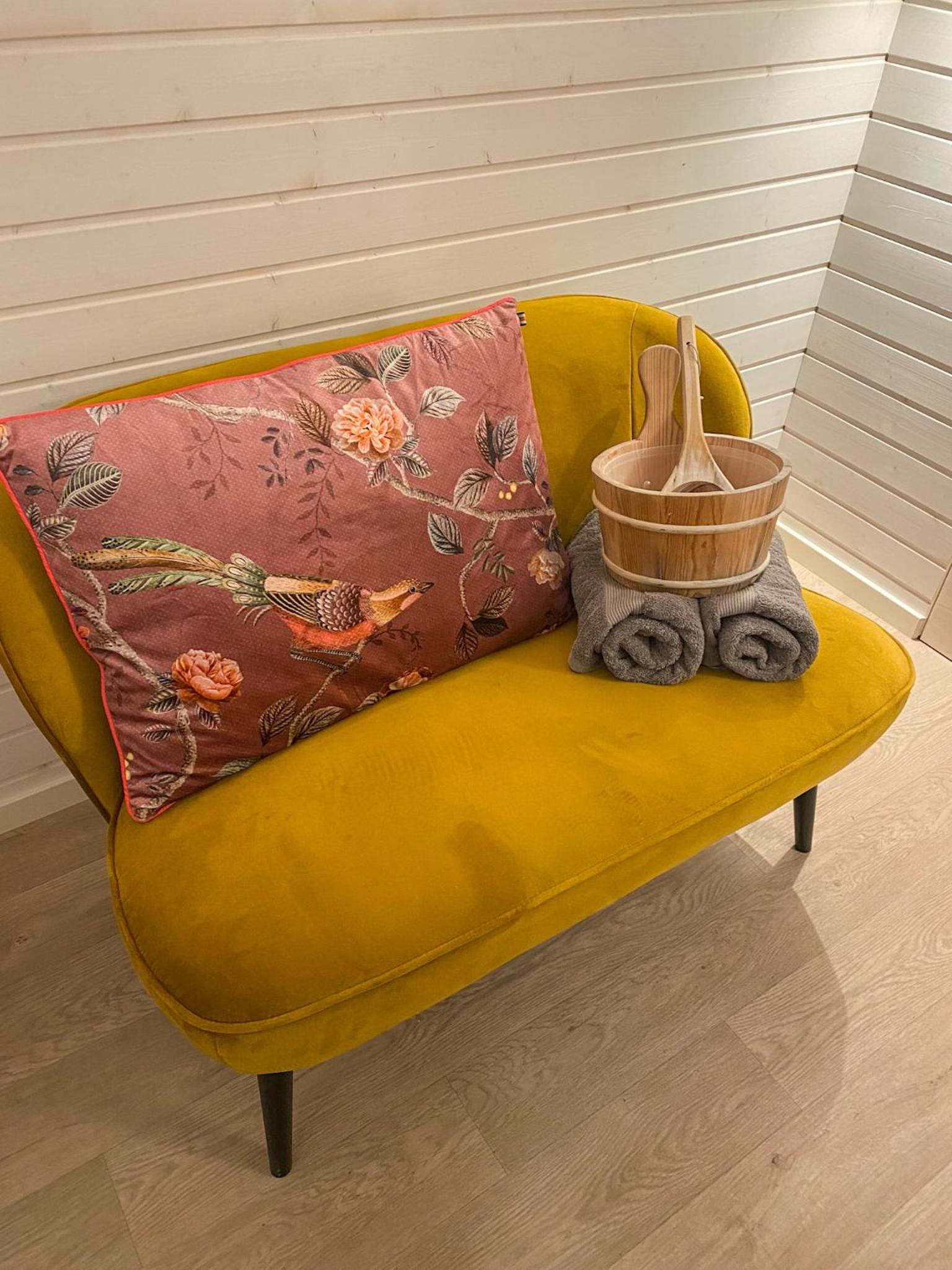 Bed & Wellness Pigs and Pillows with private hottub and sauna and tandembike rental included in price near Amsterdam