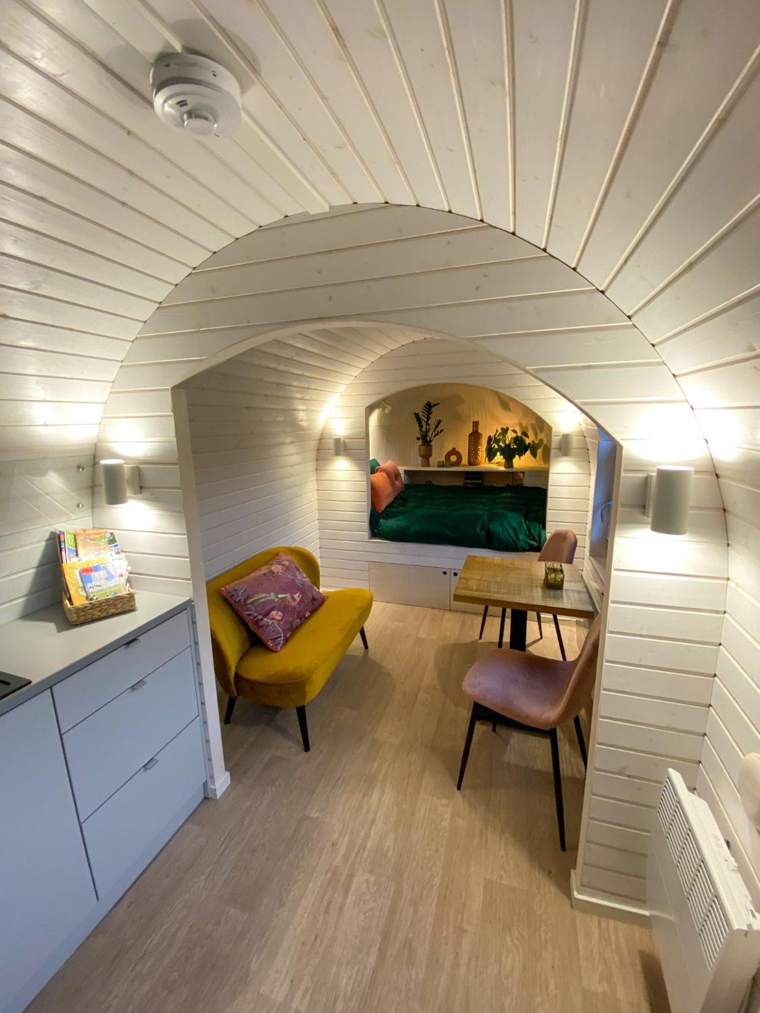 Bed & Wellness Pigs and Pillows with private hottub and sauna and tandembike rental included in price near Amsterdam