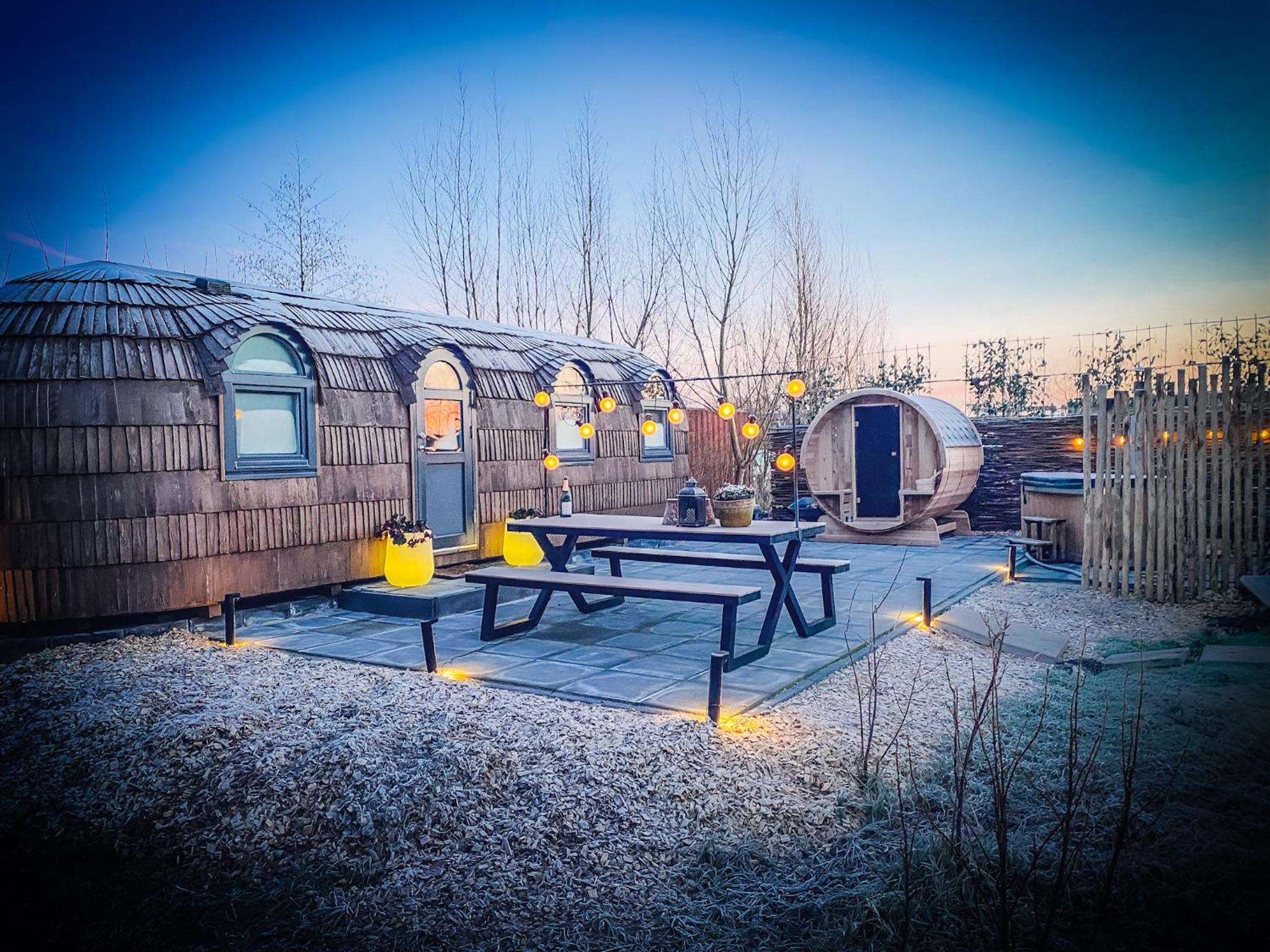Bed & Wellness Pigs and Pillows with private hottub and sauna and tandembike rental included in price near Amsterdam