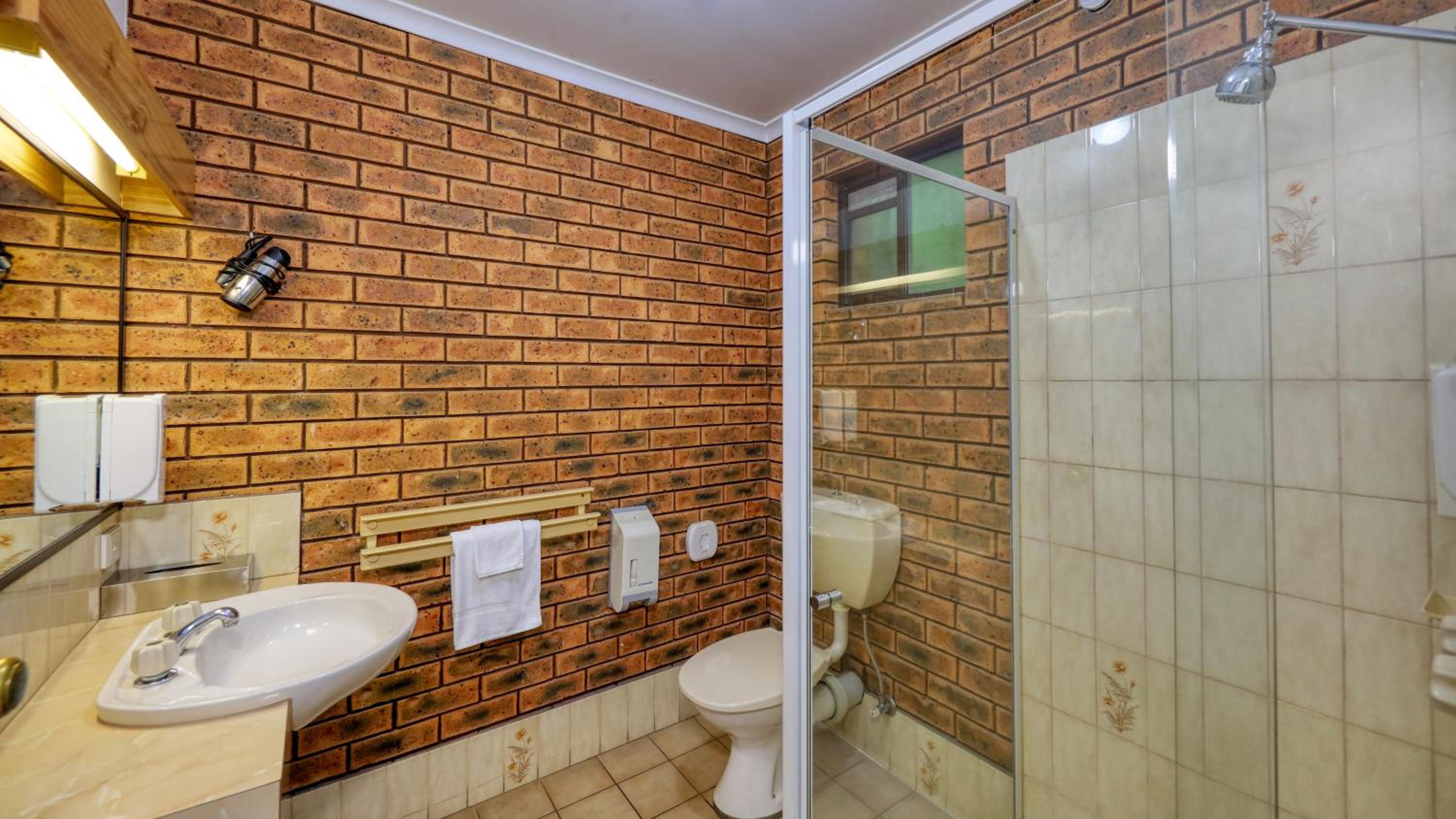The Cottage Motor Inn Albury CBD