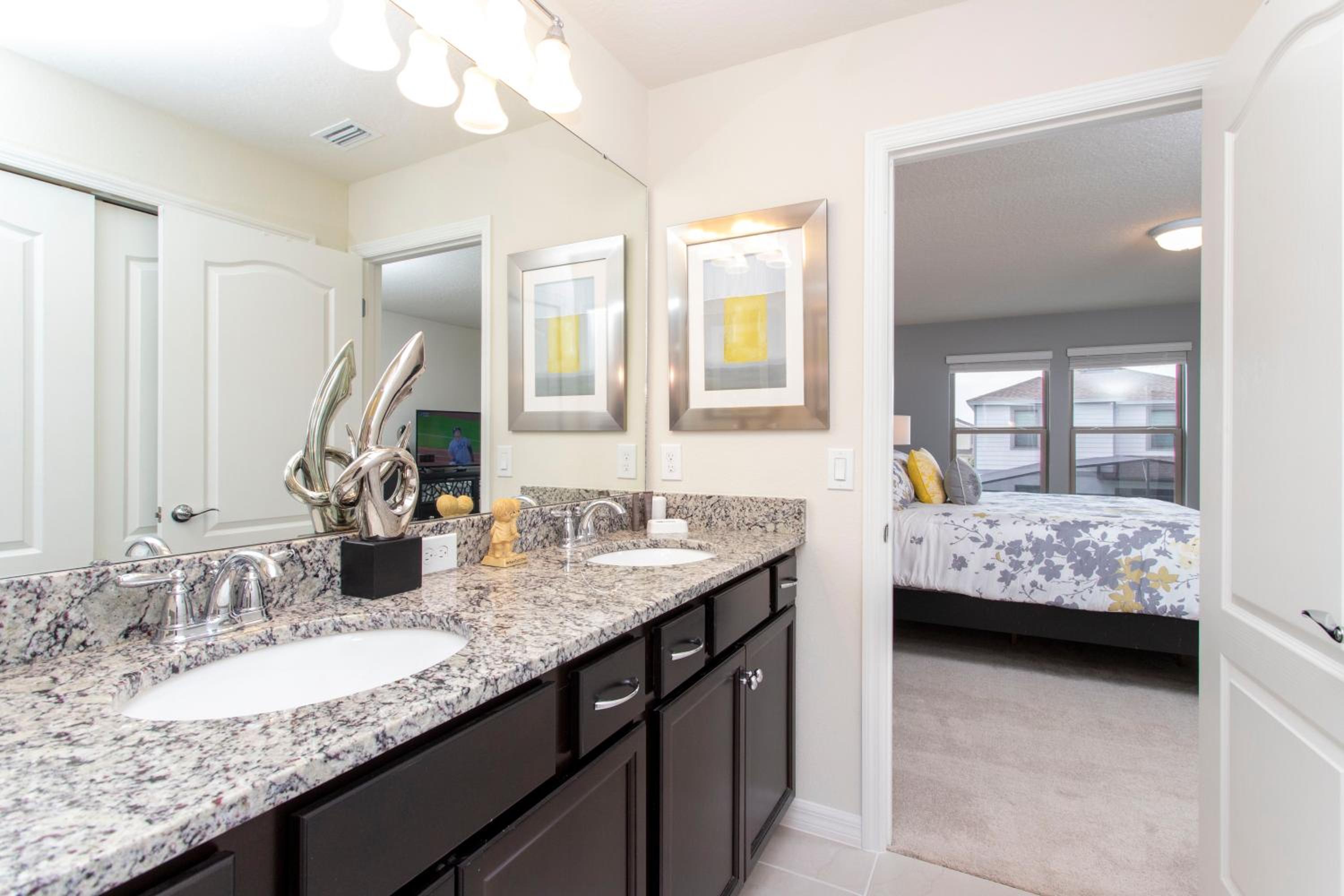 Splendid 5 Bd w/ Pool @ Windsor Westside 8921