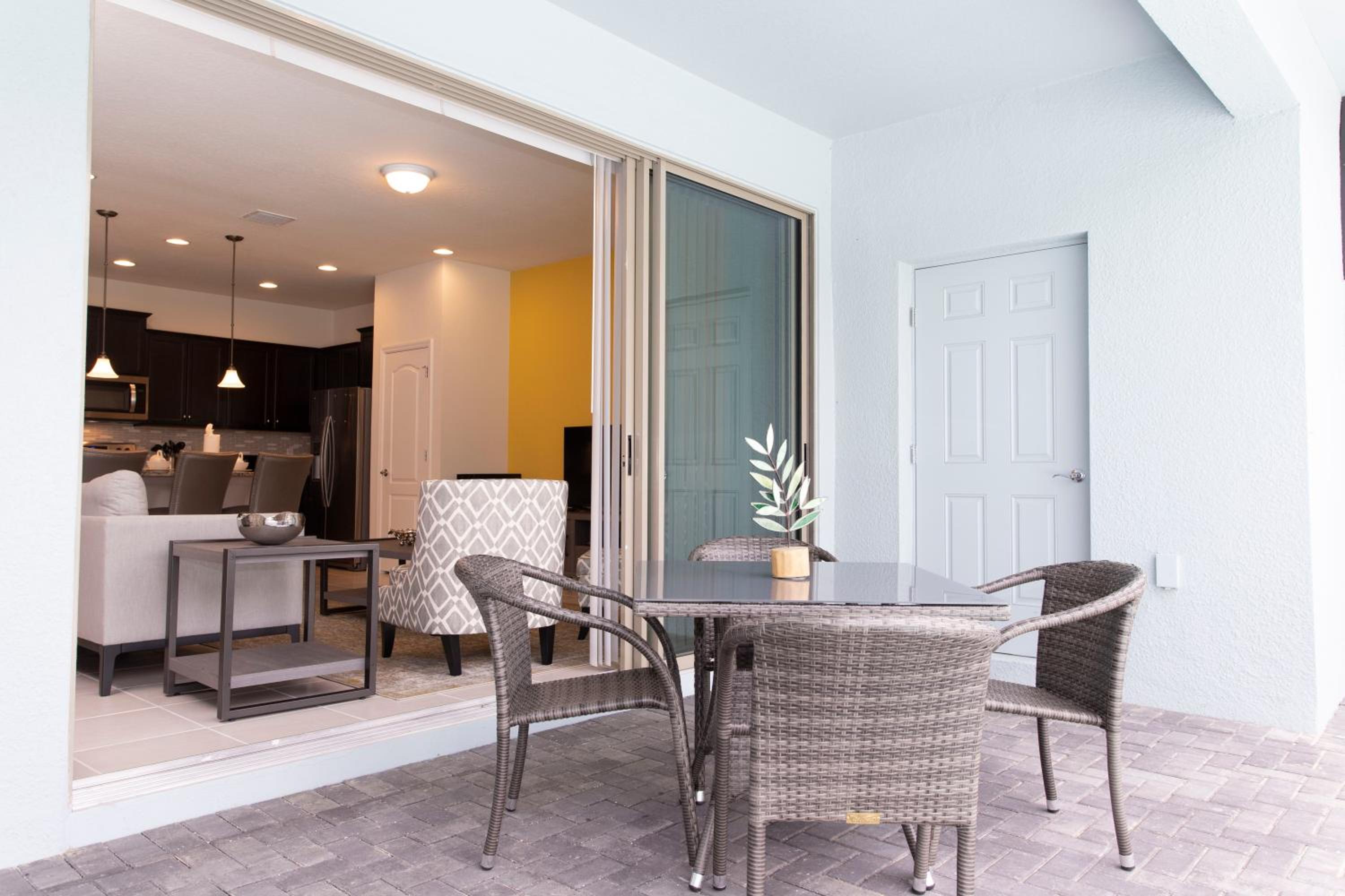 Splendid 5 Bd w/ Pool @ Windsor Westside 8921