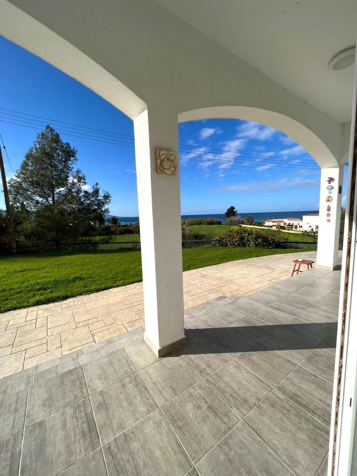 White House studio with sea view and parking