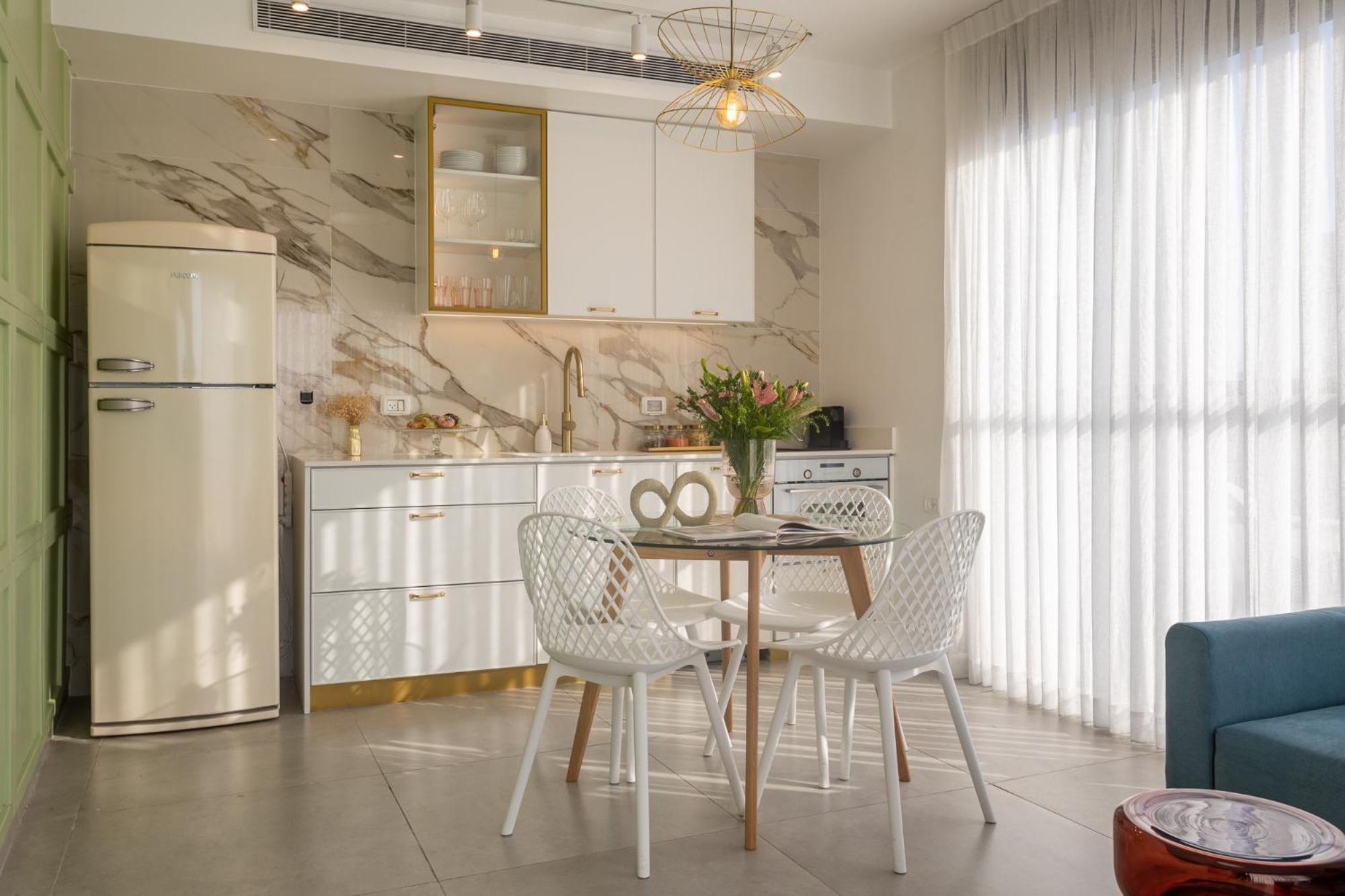YalaRent Flora- Designed 1BR penthouse in Florentin view 2