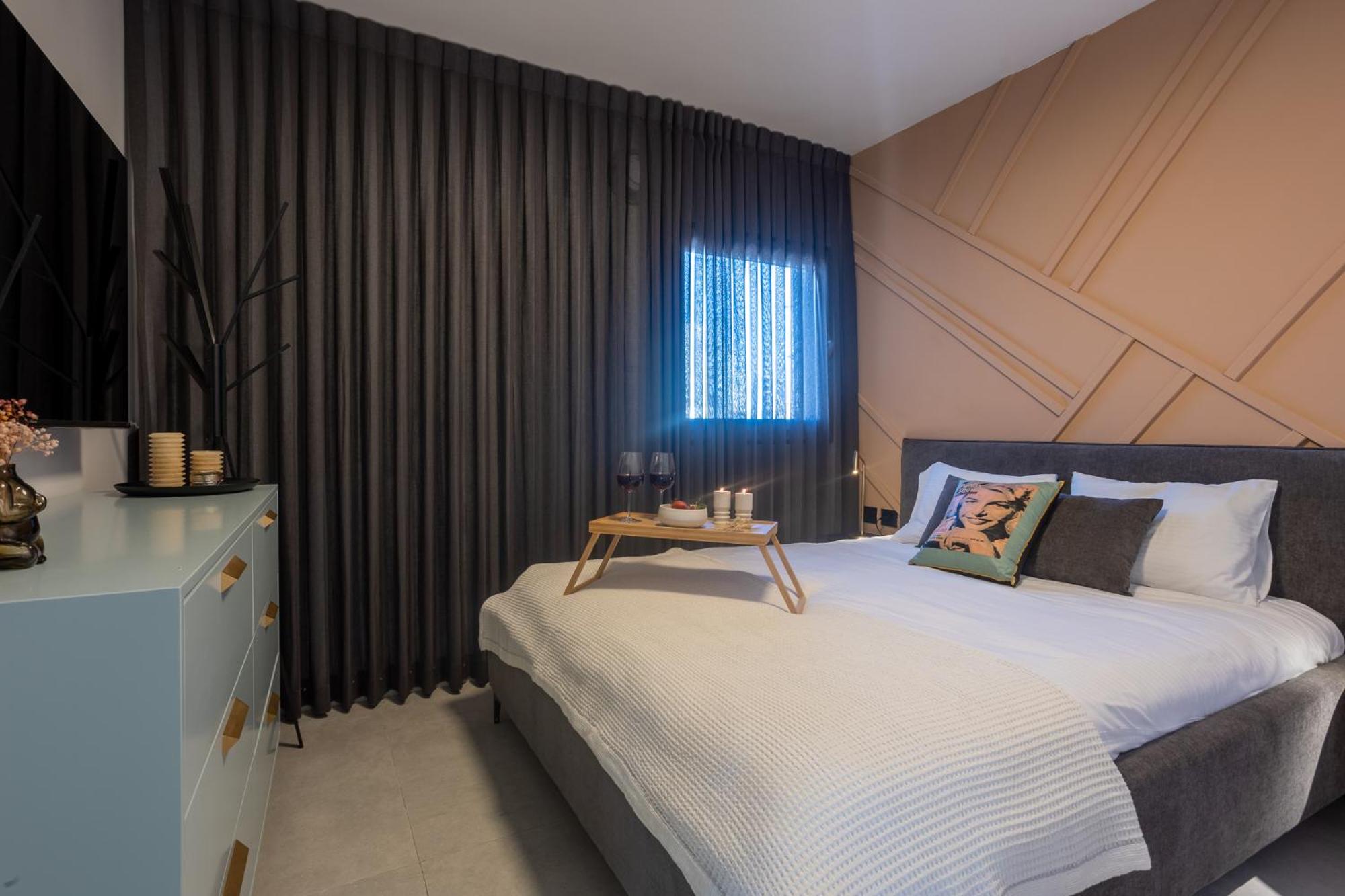 YalaRent Flora- Designed 1BR penthouse in Florentin view 3