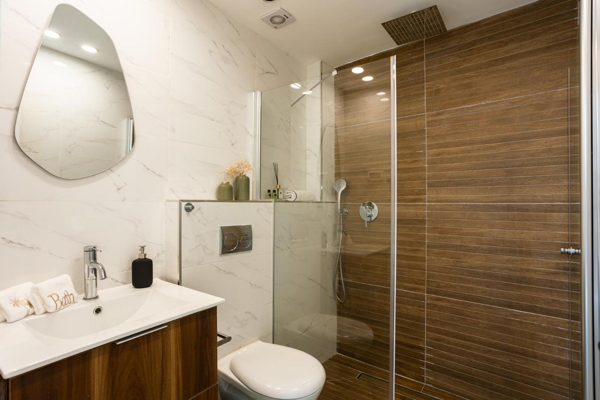 YalaRent Flora- Designed 1BR penthouse in Florentin view 5