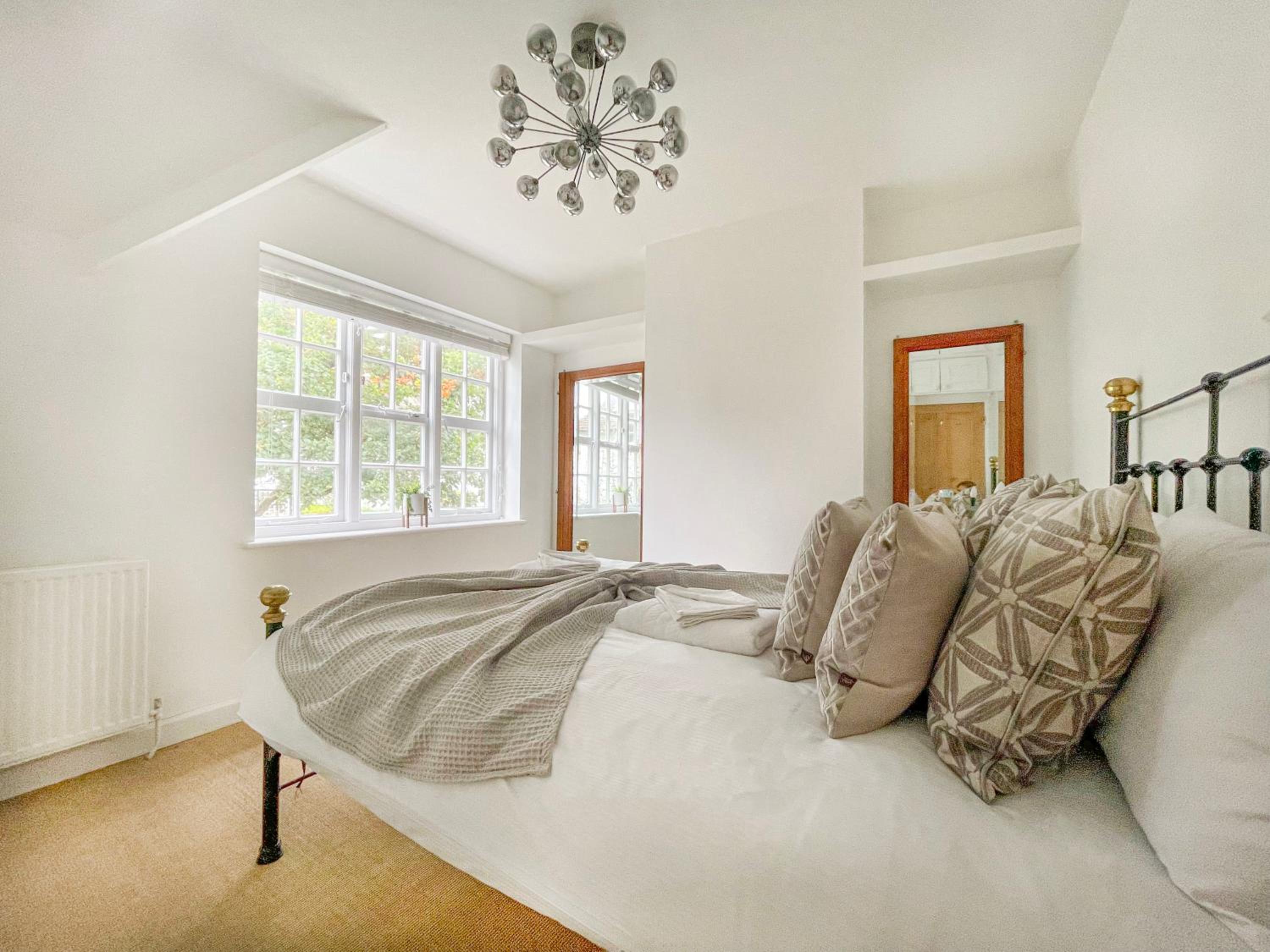 A North London Retreat Cottage, 3 bed with garden