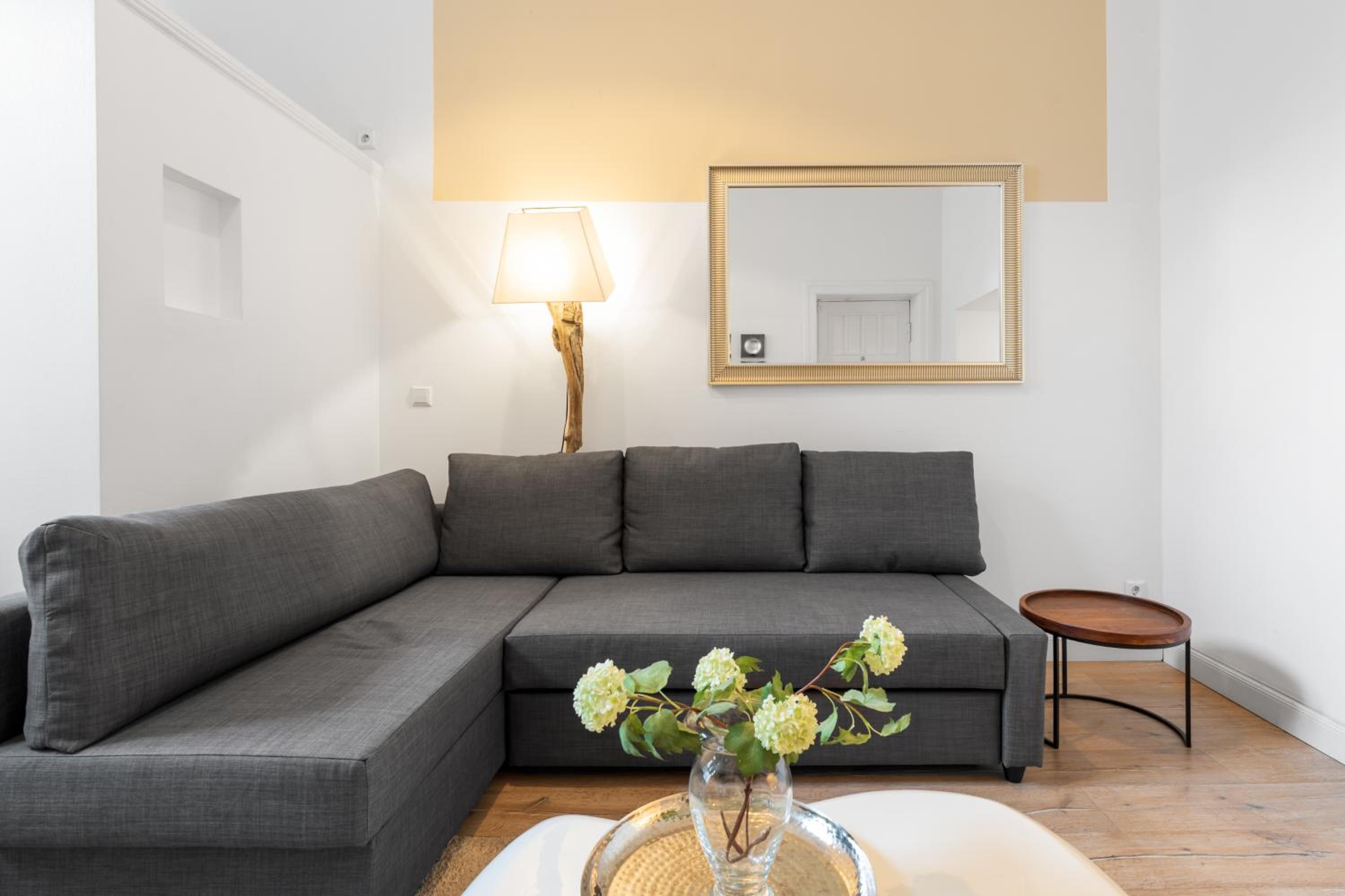 The Düsseldorfer, 1 BR, 1 living room, group & family friendly, ideal for 2 - 4 Guests