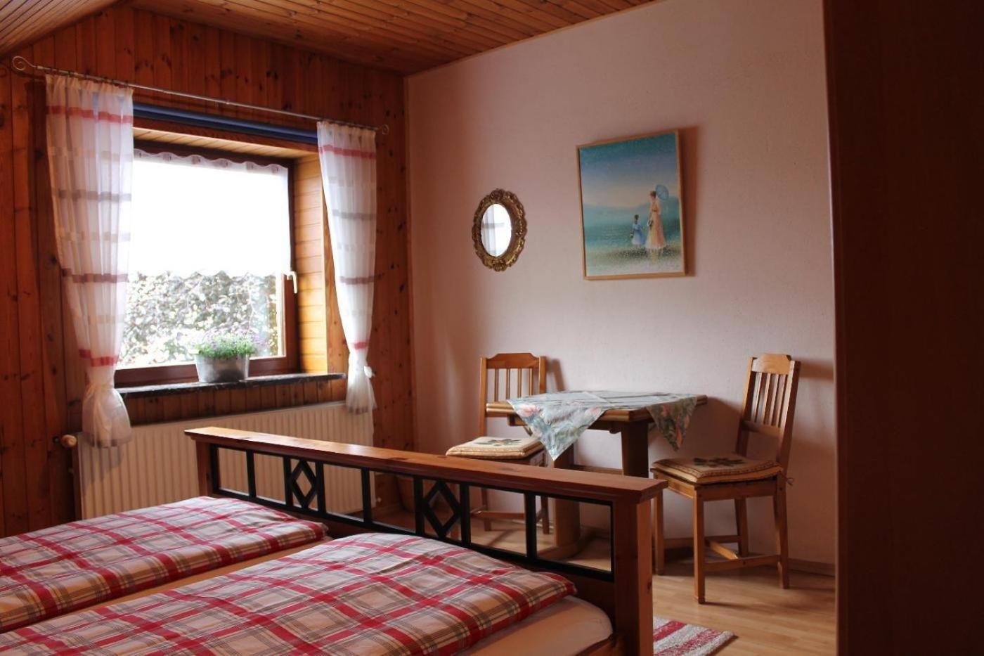 Komfort-Ferienwohnung-BURCK-97-qm-3-Schlafzimmer-2-WC view 5