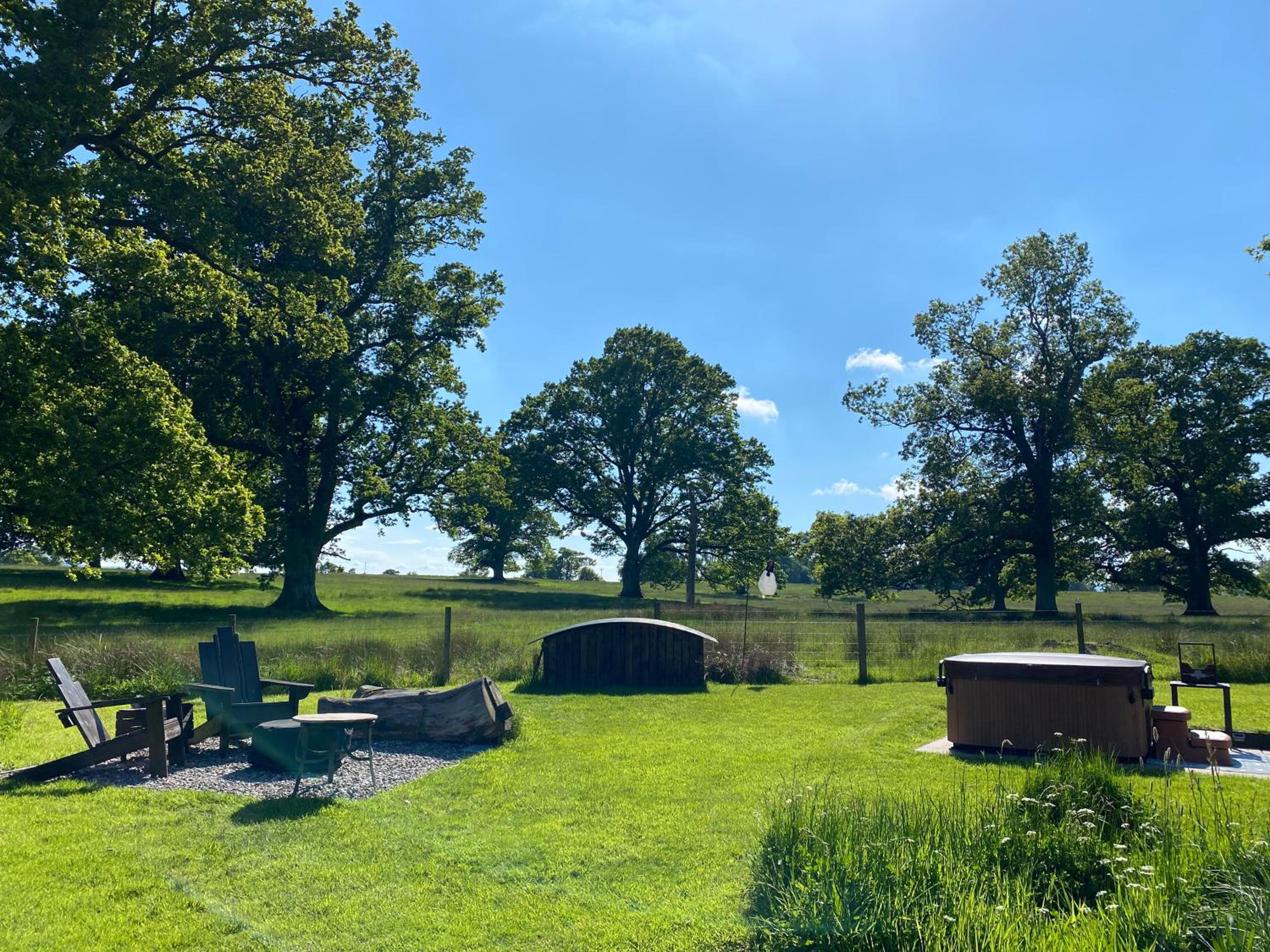Hotel Poachers Hut At Keepers Cottage - Hot Tub & Pizza Oven - Trossachs