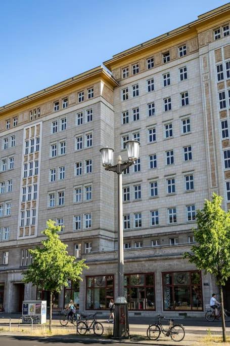 Zwei Charmante Privatzimmer mit Wohnbereich in zentraler Berliner Wohnung