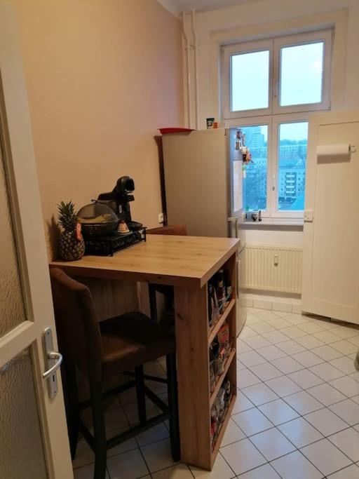 Zwei Charmante Privatzimmer mit Wohnbereich in zentraler Berliner Wohnung