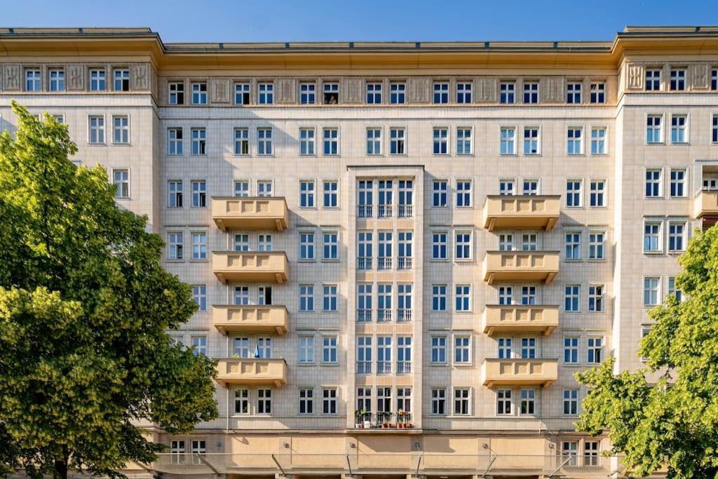 Zwei Charmante Privatzimmer mit Wohnbereich in zentraler Berliner Wohnung