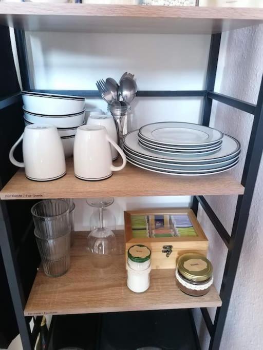 Zwei Charmante Privatzimmer mit Wohnbereich in zentraler Berliner Wohnung