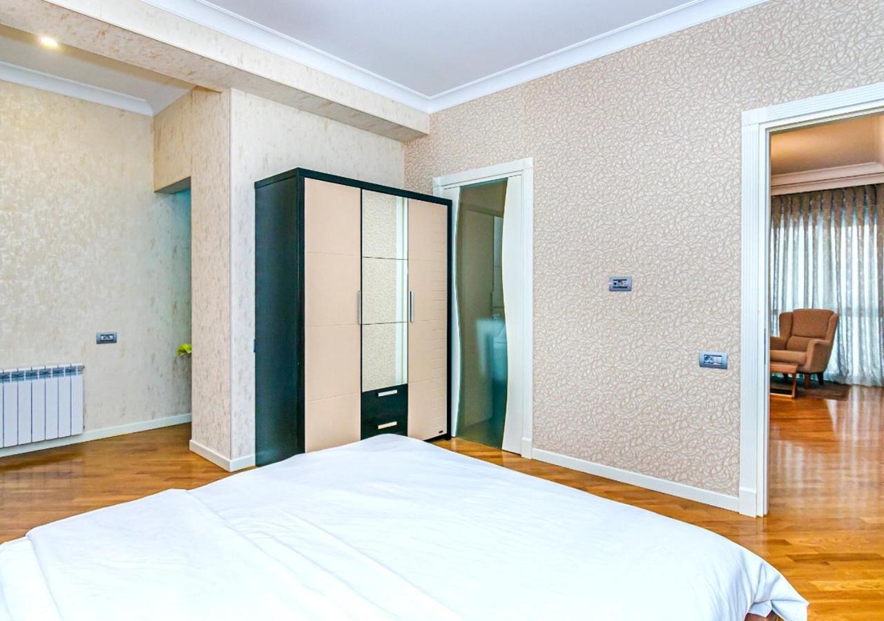 Modern Apartment by Rashida