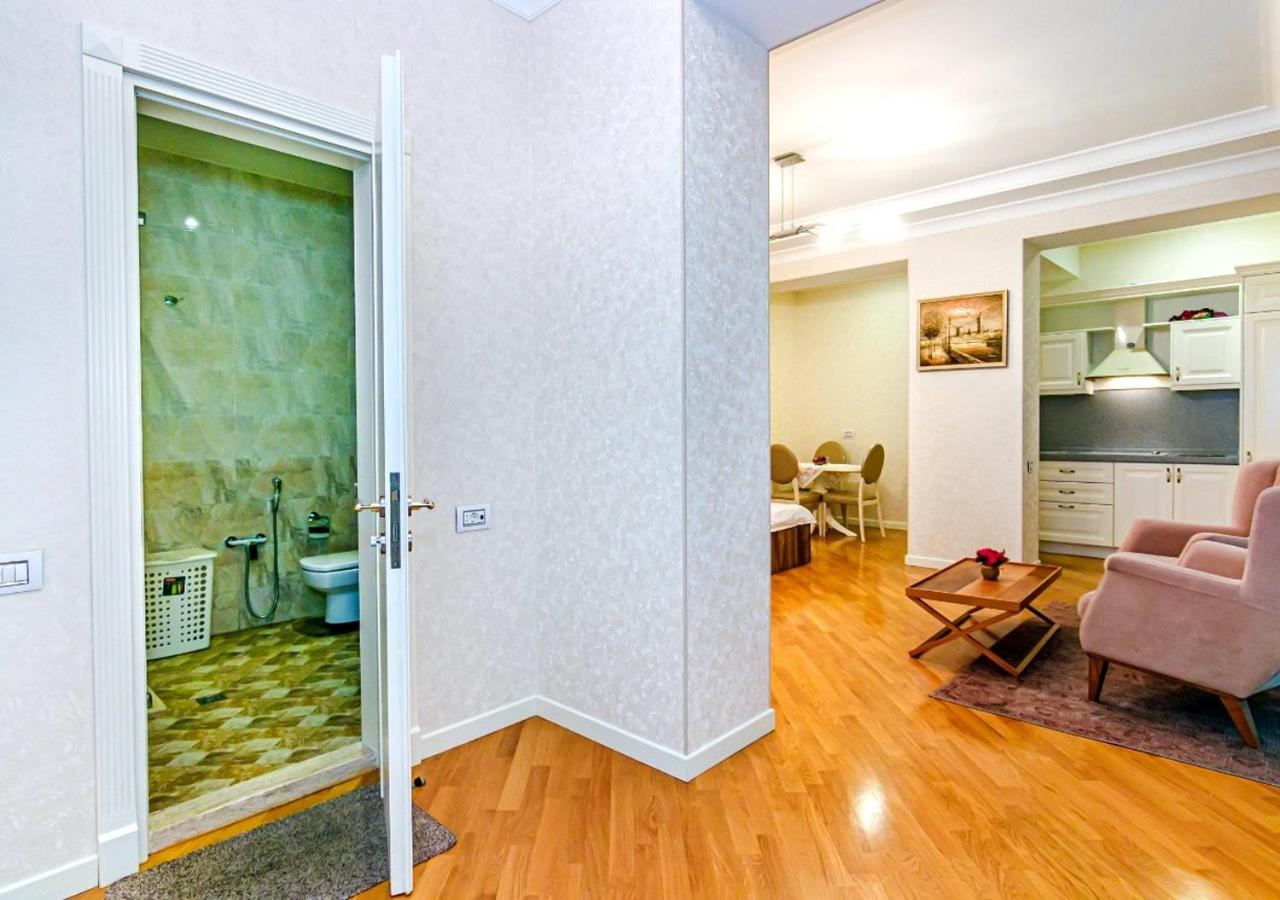 Modern Apartment by Rashida