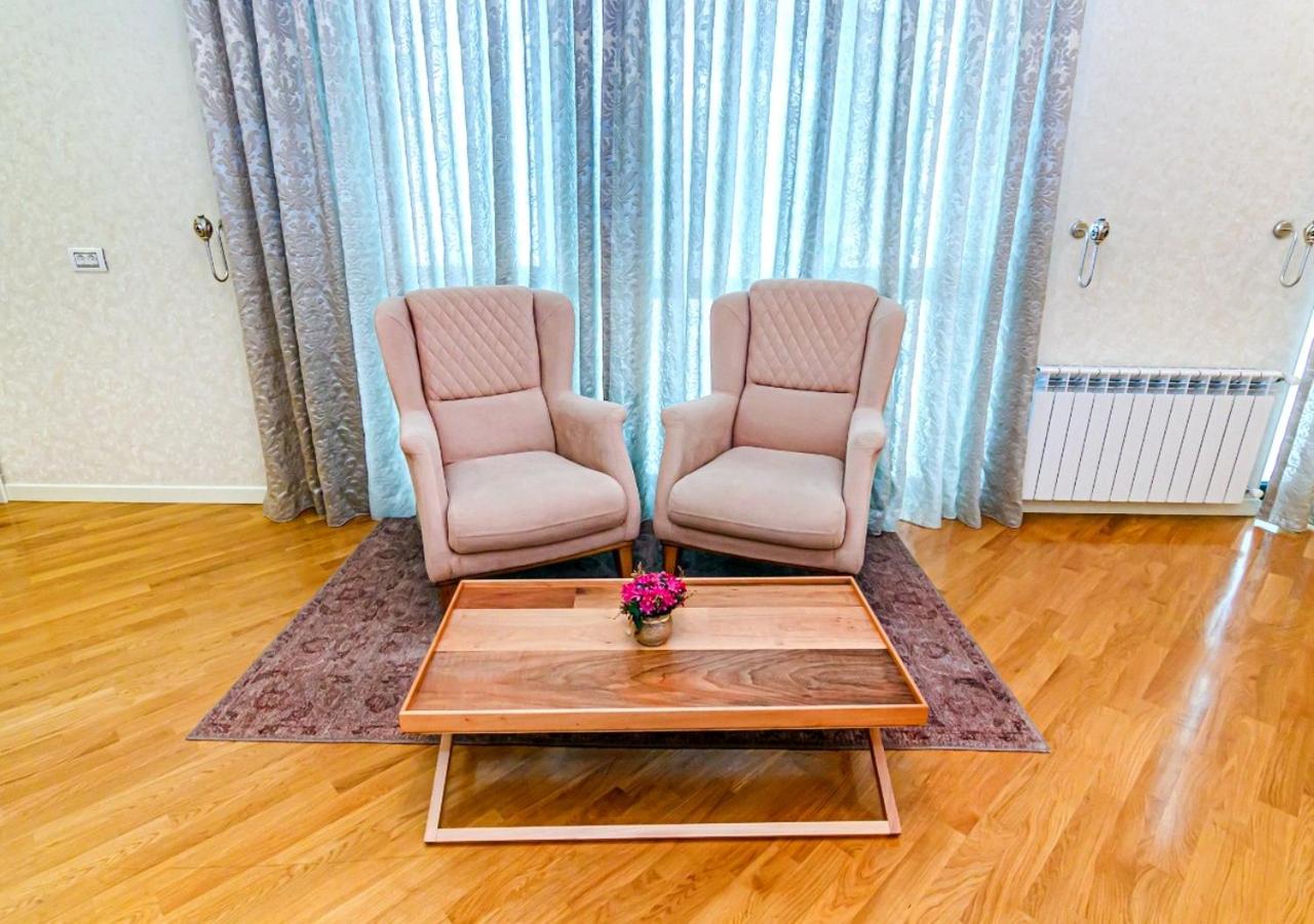Modern Apartment by Rashida