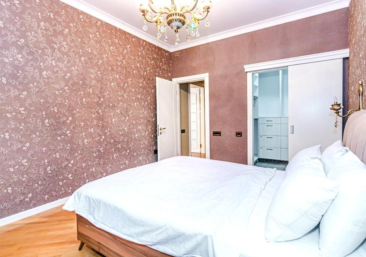 Modern Apartment by Rashida
