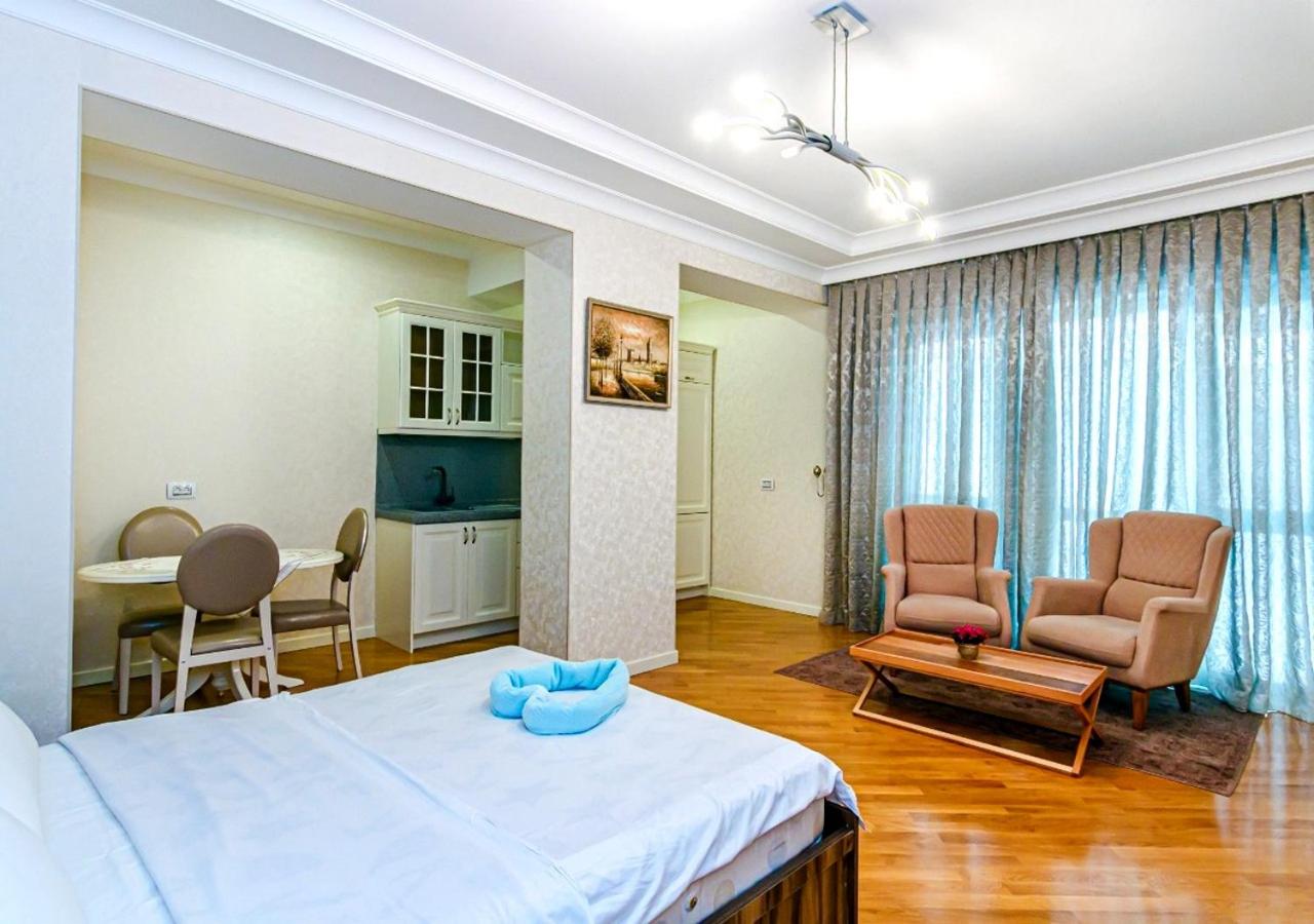 Modern Apartment by Rashida