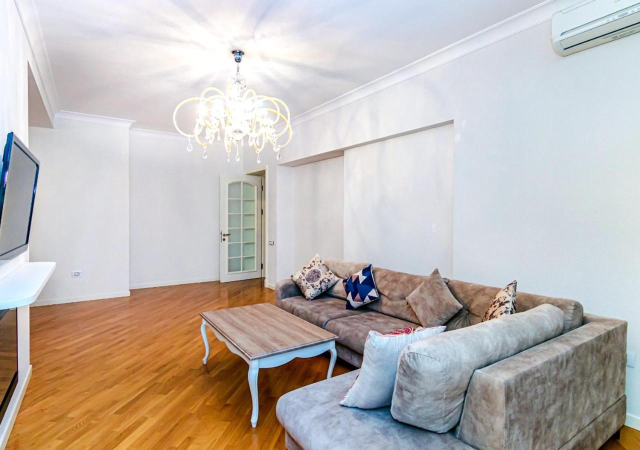 Modern Apartment by Rashida