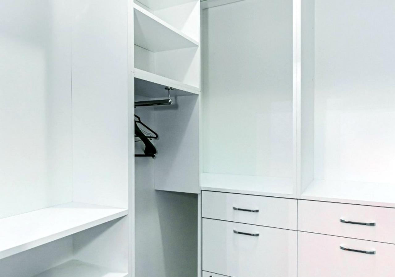 Modern Apartment by Rashida