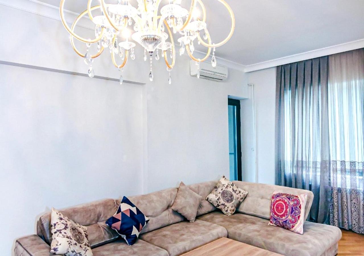 Modern Apartment by Rashida