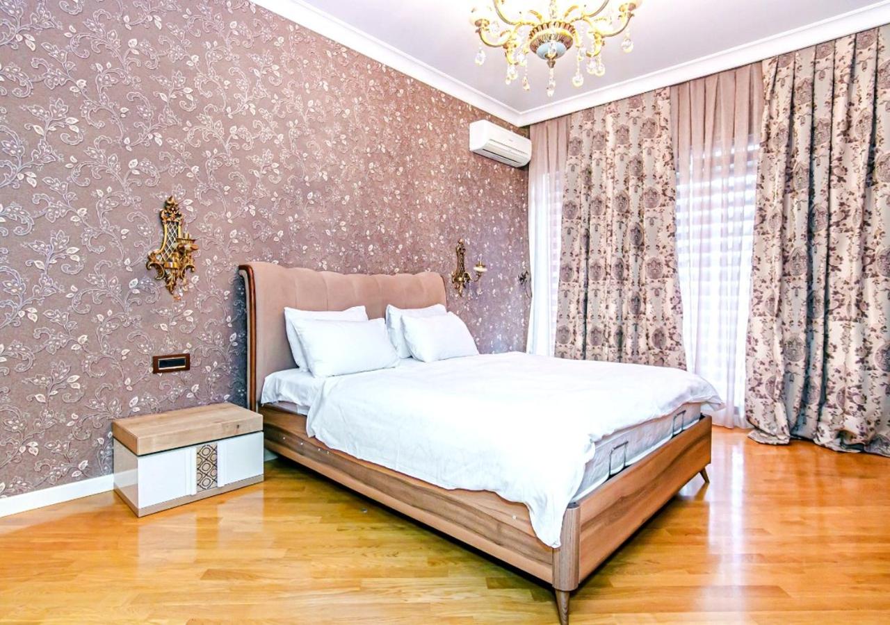 Modern Apartment by Rashida