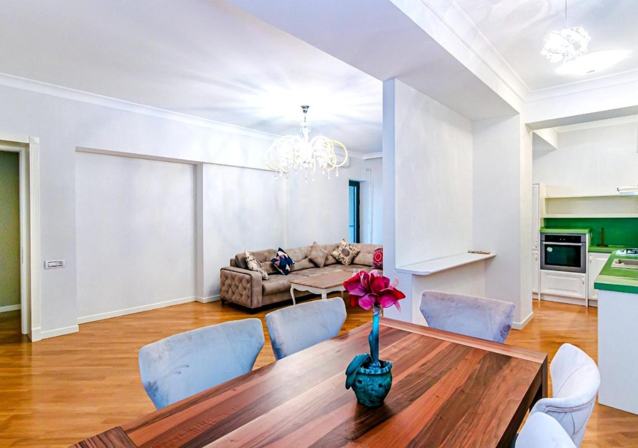 Modern Apartment by Rashida