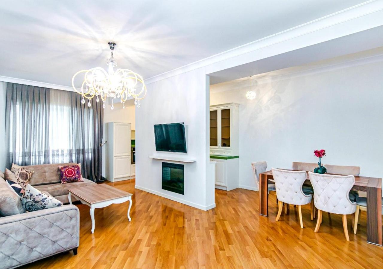 Modern Apartment by Rashida
