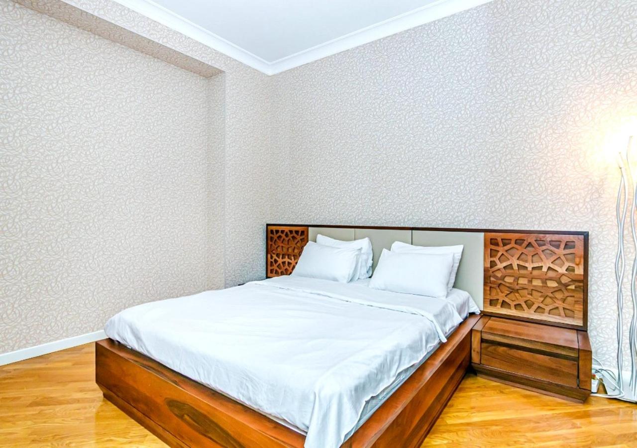 Modern Apartment by Rashida