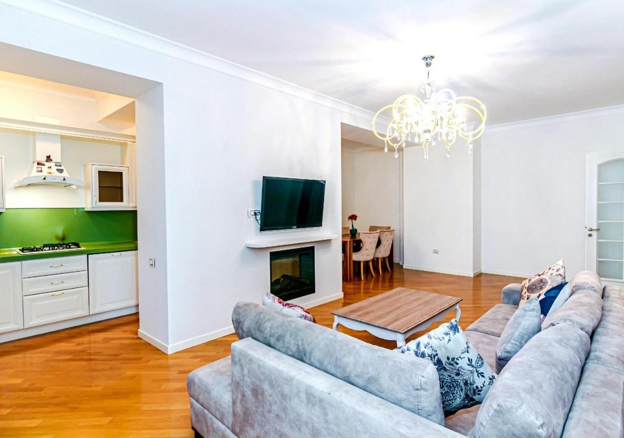 Modern Apartment by Rashida