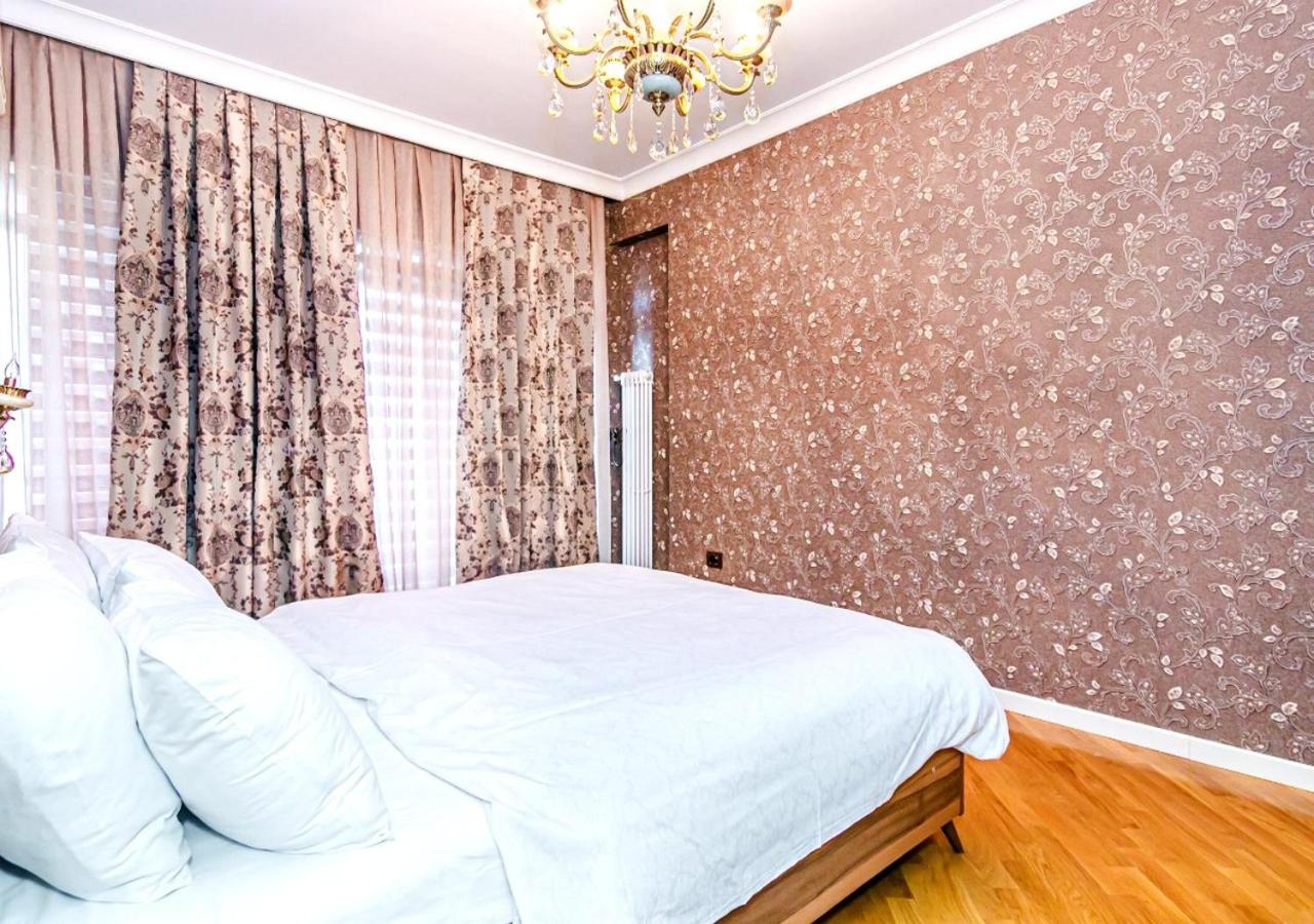 Modern Apartment by Rashida
