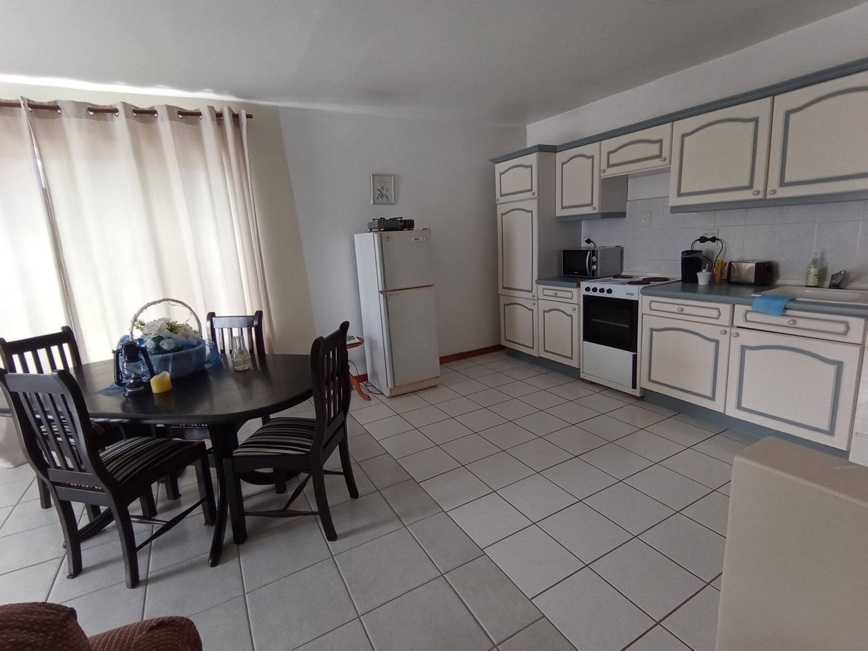 Lovely 2-Bedroom Accommodation in Paradise Beach