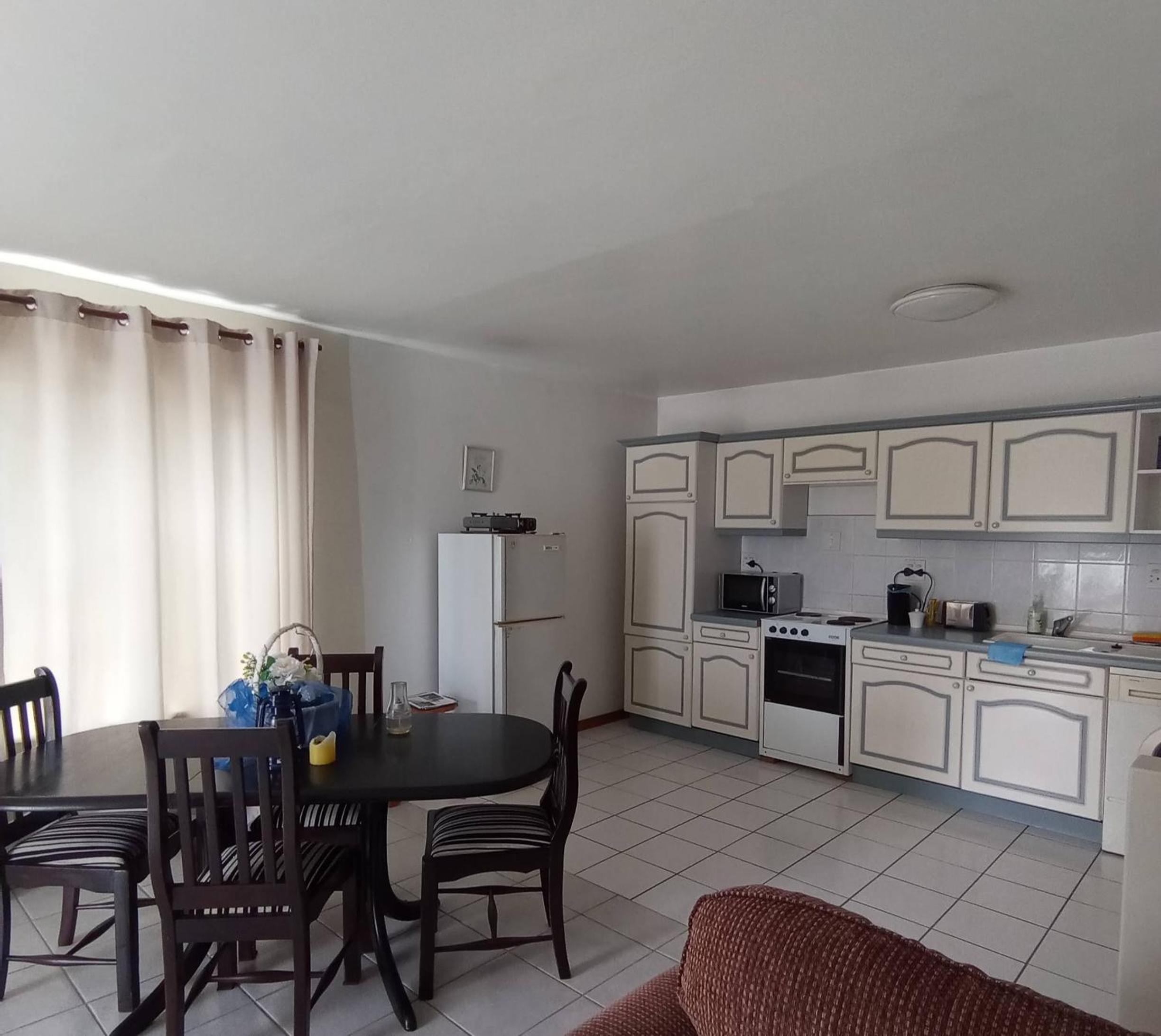 Lovely 2-Bedroom Accommodation in Paradise Beach