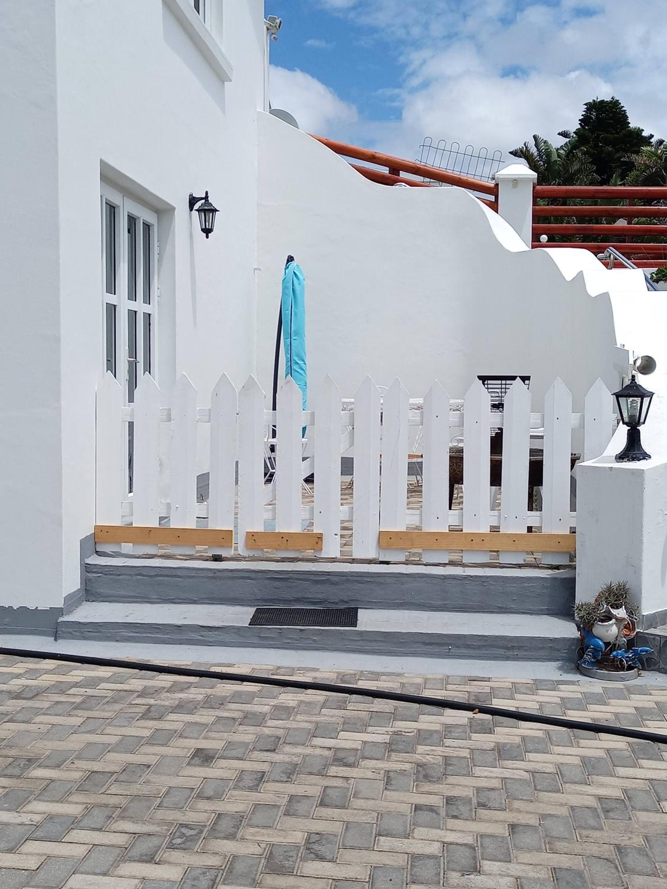 Lovely 2-Bedroom Accommodation in Paradise Beach