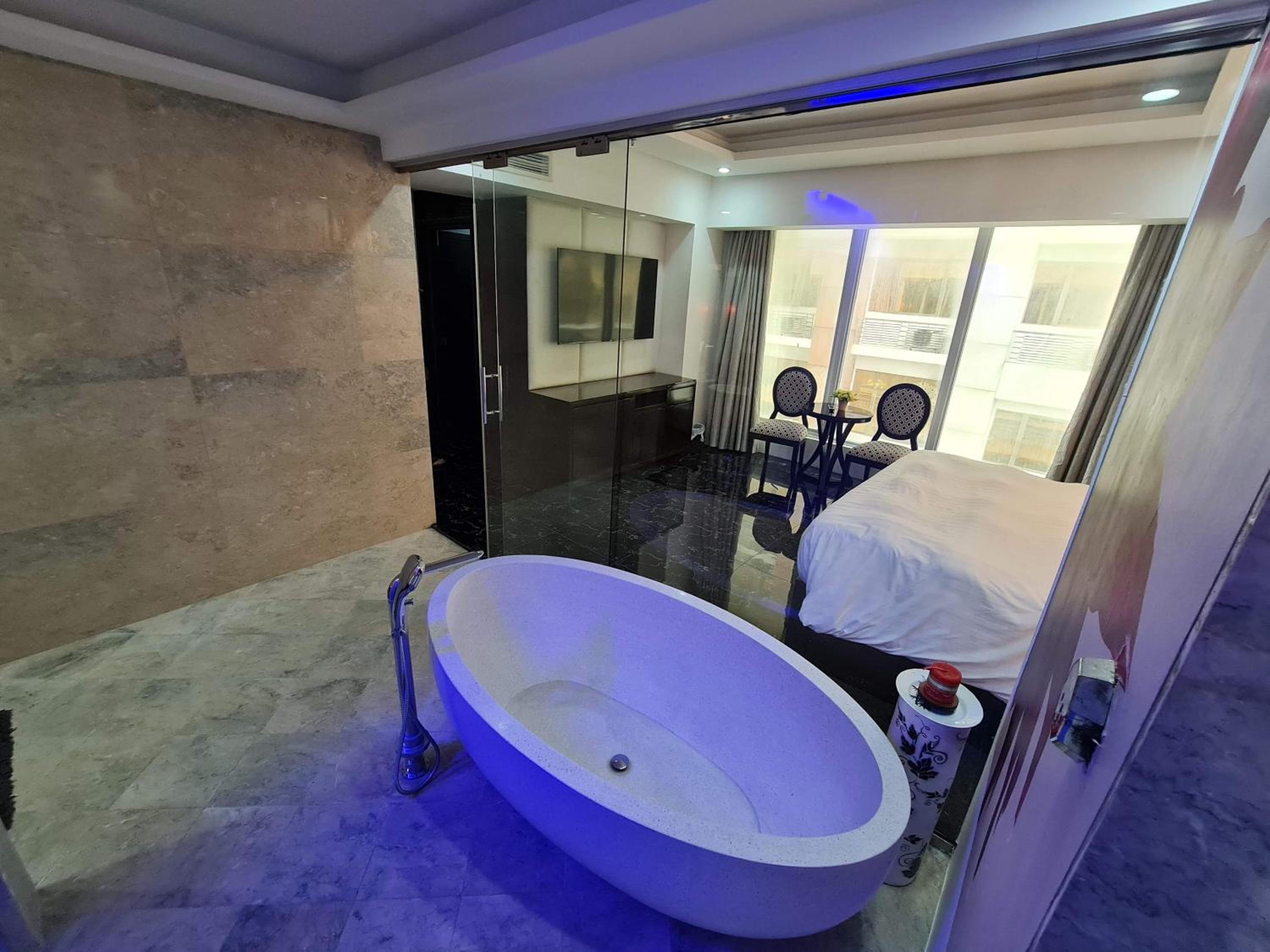 Off Walking St Executive Suite view 5