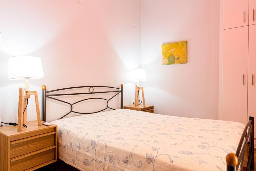 Heart of Koukaki flat, 10’ walk to Acropolis photo 3