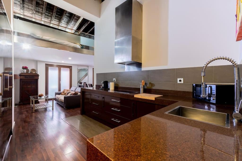 Fr26 Luxurious Apartment, 2 minutes from Cathedral view 2