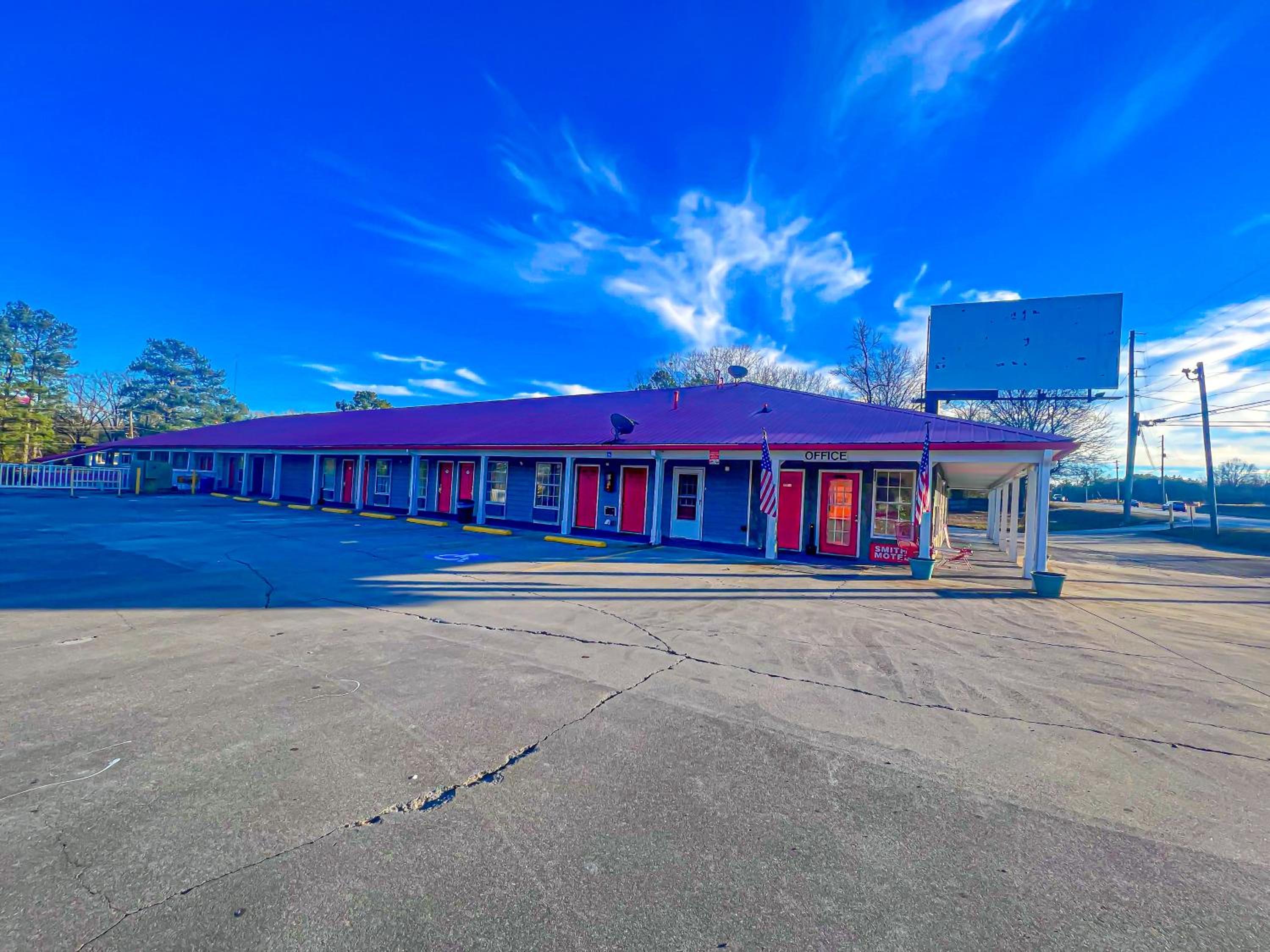 Smith Motel view 3