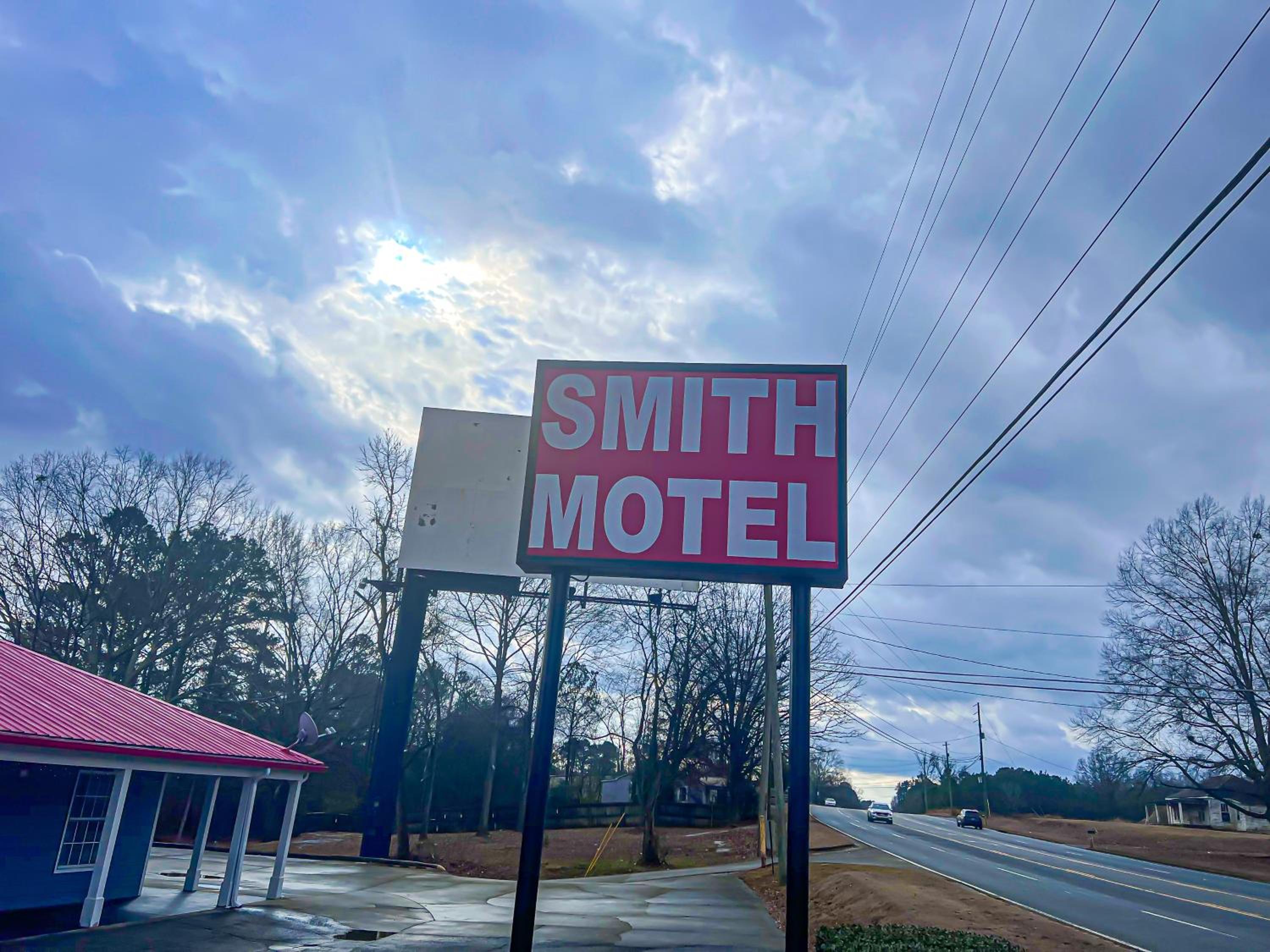 Smith Motel view 4
