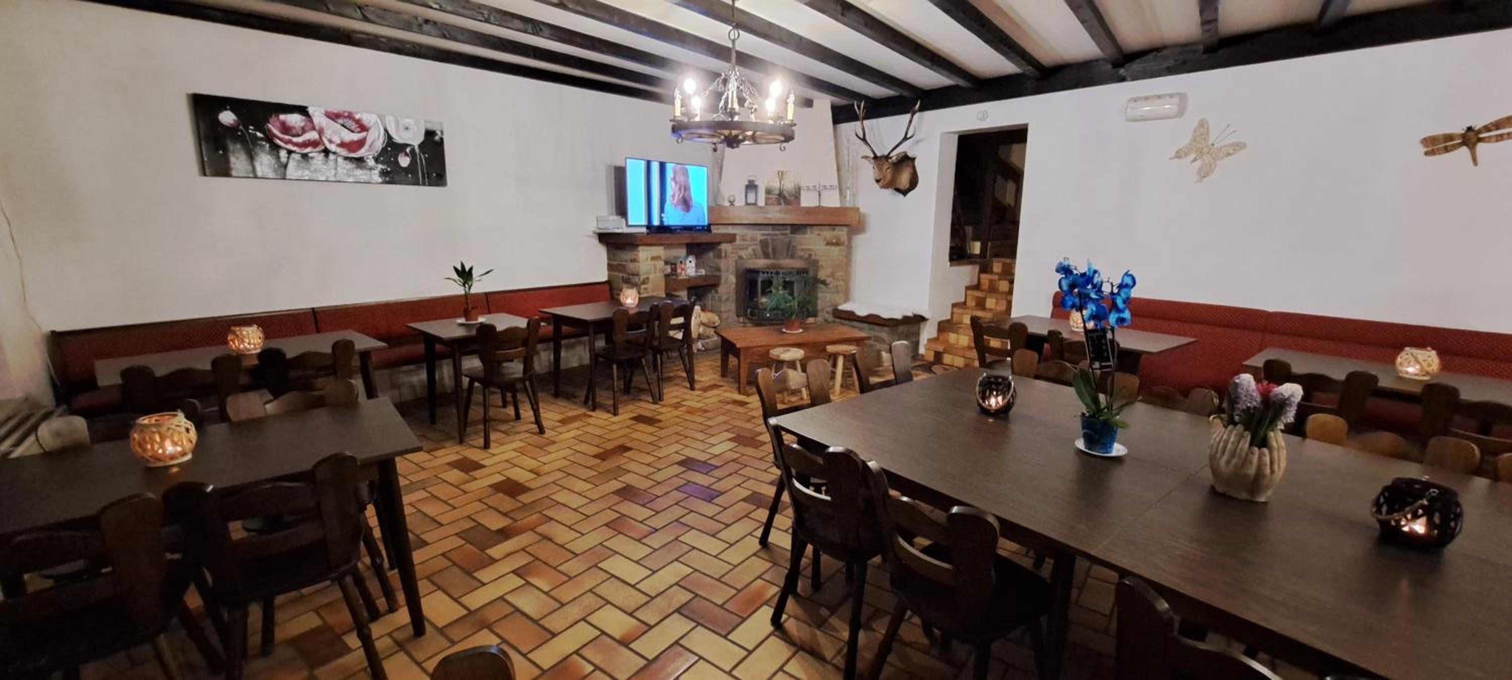 Auberge Chez Dikke Vriend, Chambres et taverne
