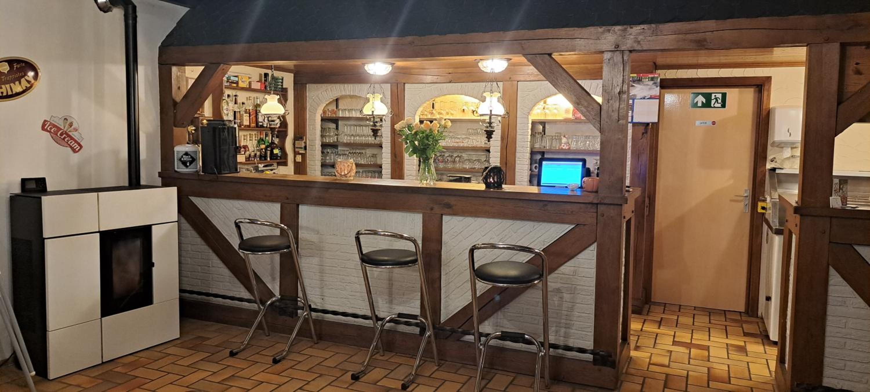 Auberge Chez Dikke Vriend, Chambres et taverne