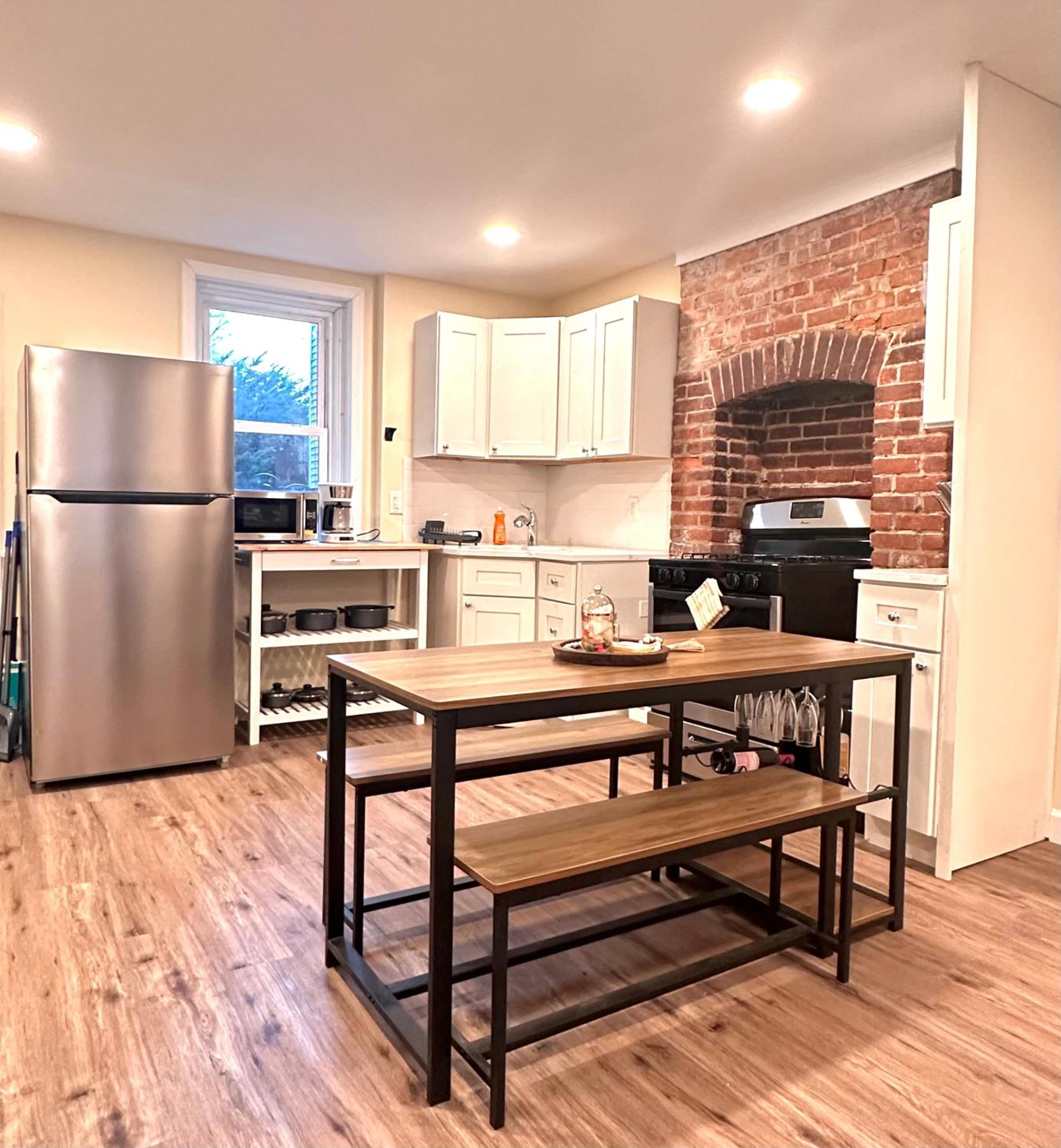 Classical Isbills Row House close to NYC view 3