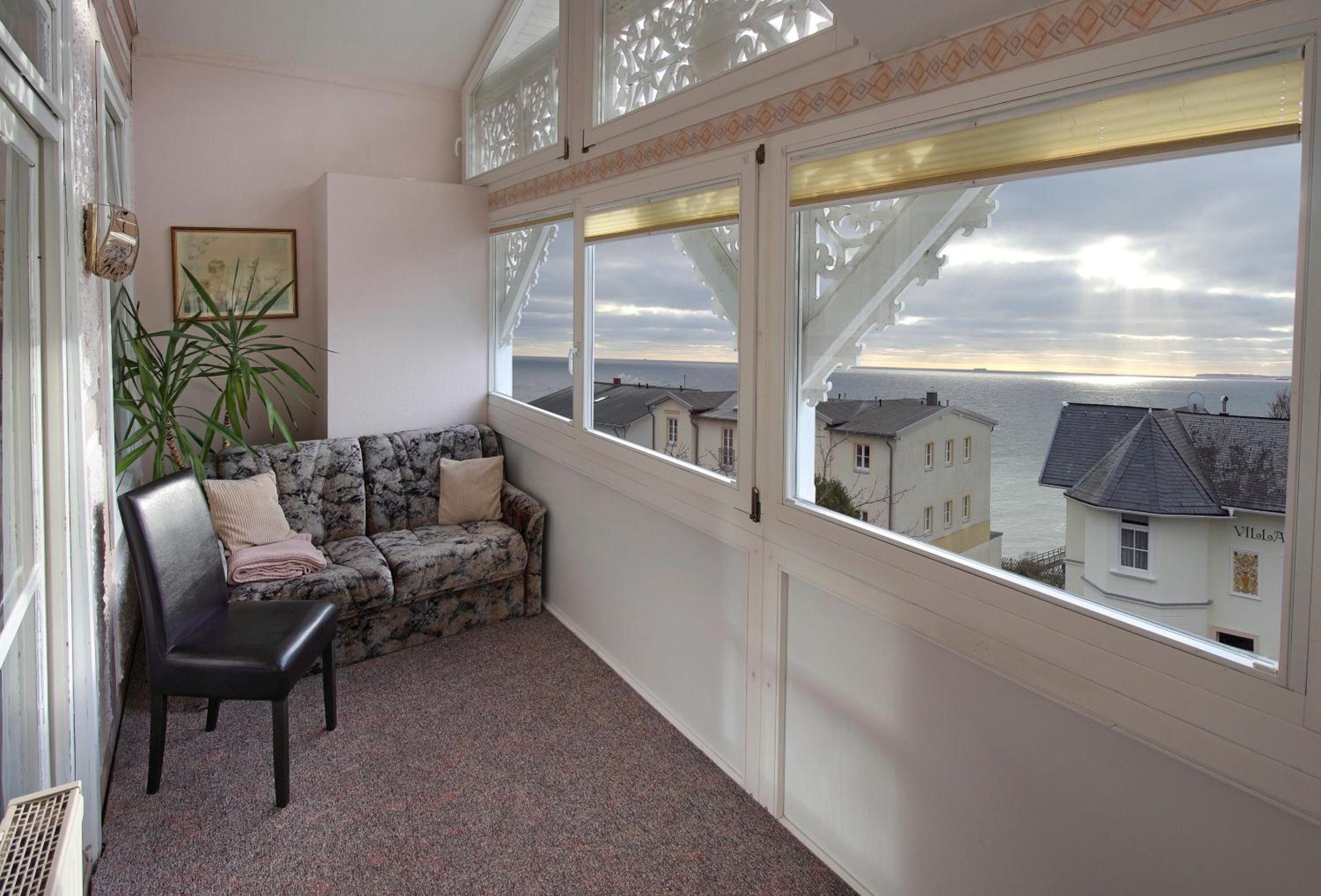 Villa Ostseelilie - Appartements mit Balkon und Meerblick